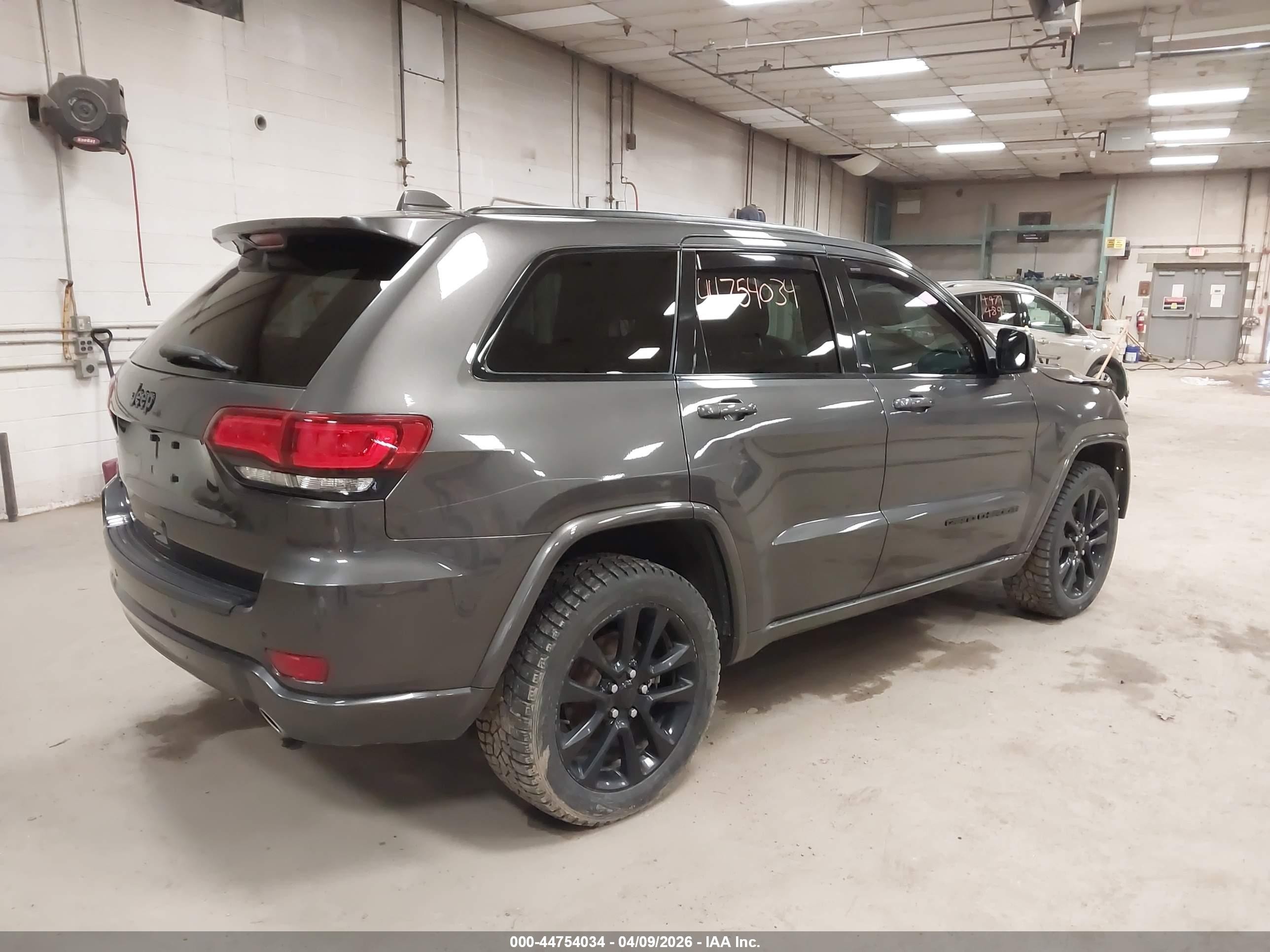 2020 Jeep Grand Cherokee Altitude 4x4 Gray vin: 1C4RJFAG1LC318120