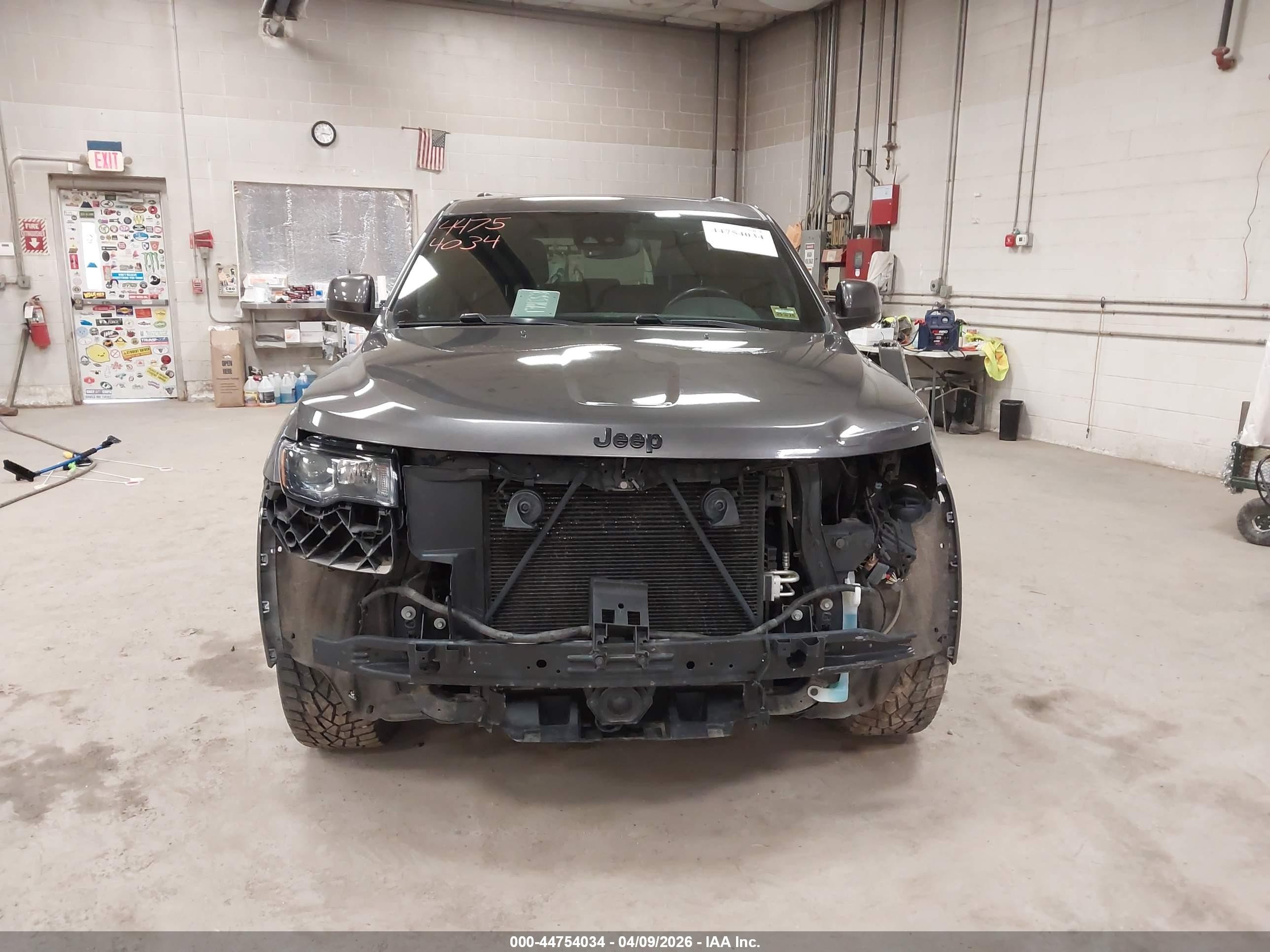 2020 Jeep Grand Cherokee Altitude 4x4 Gray vin: 1C4RJFAG1LC318120