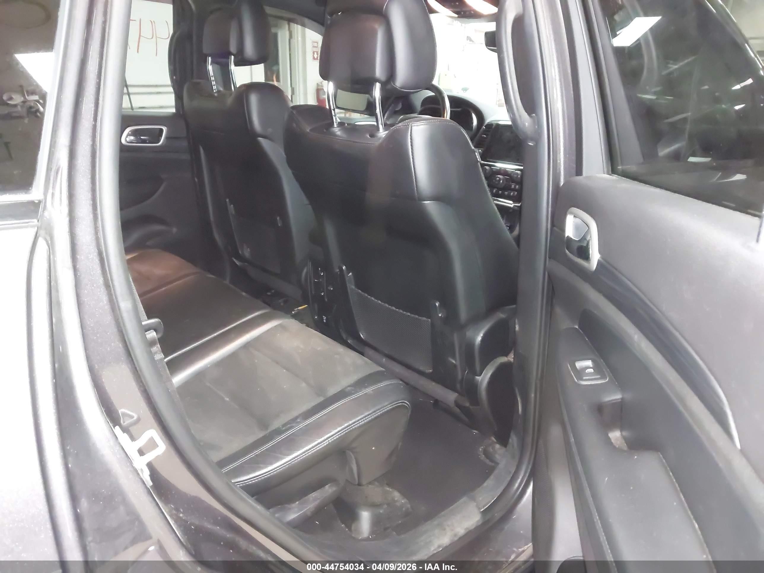2020 Jeep Grand Cherokee Altitude 4x4 Gray vin: 1C4RJFAG1LC318120