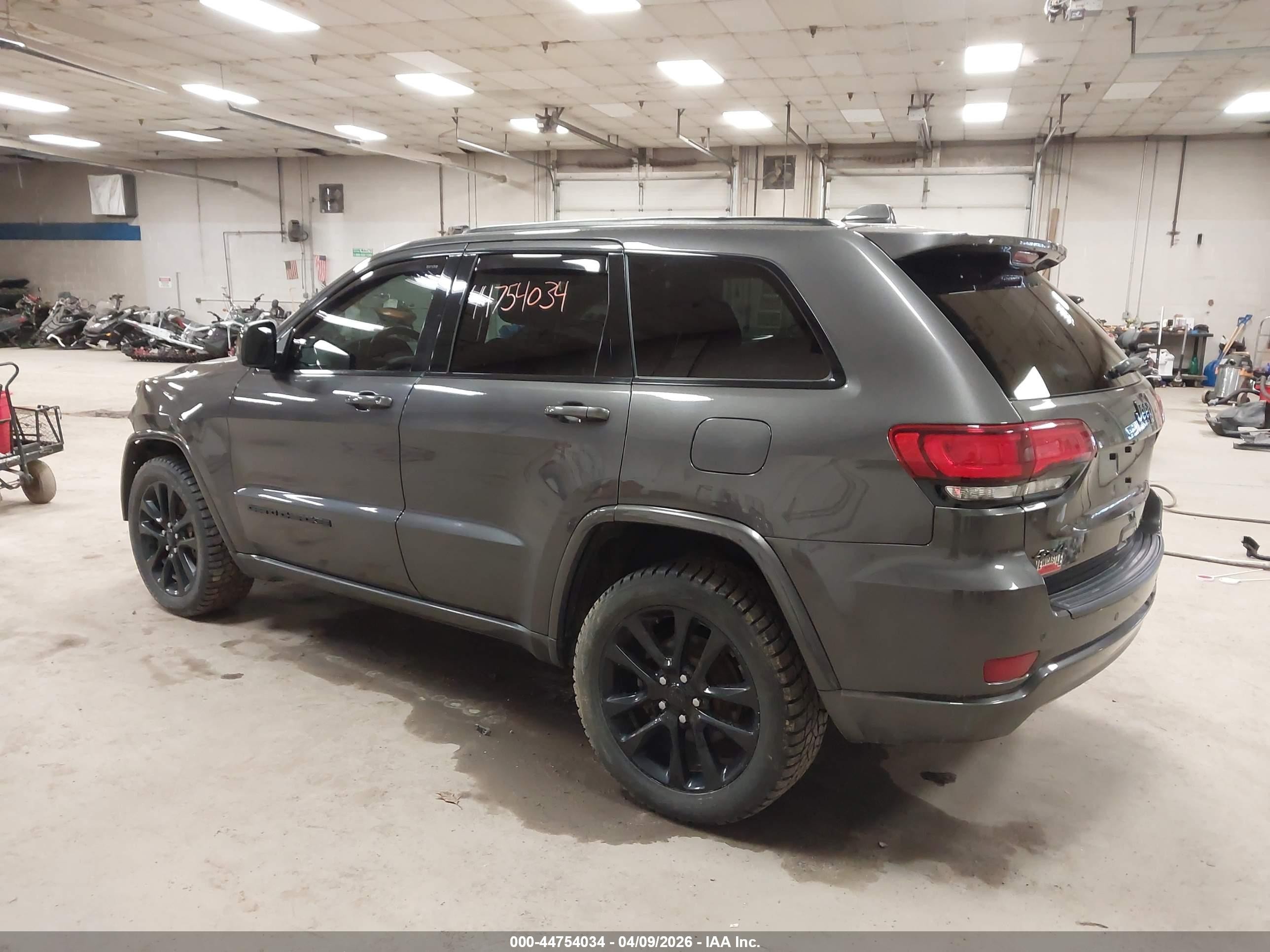 2020 Jeep Grand Cherokee Altitude 4x4 Gray vin: 1C4RJFAG1LC318120