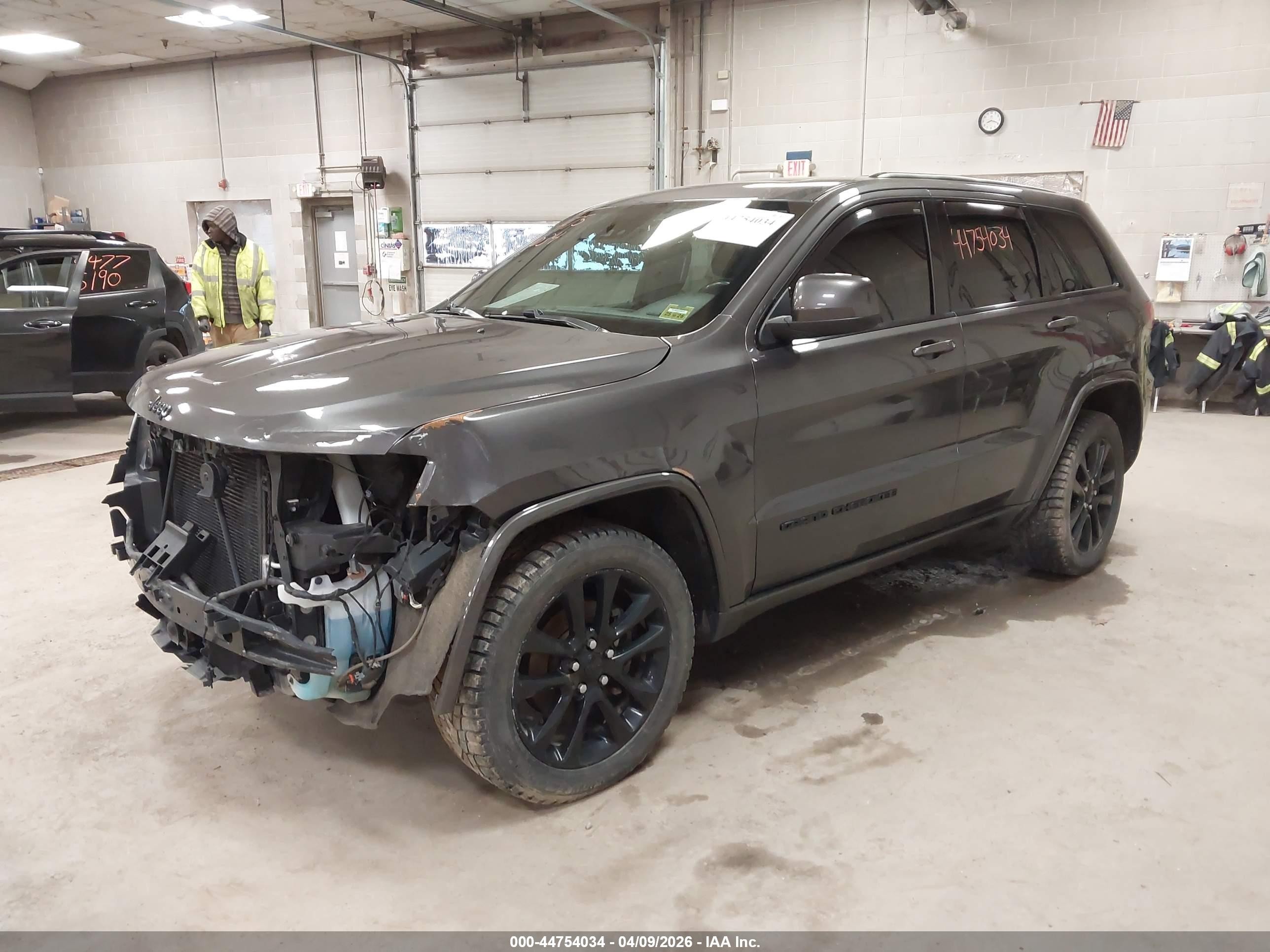 2020 Jeep Grand Cherokee Altitude 4x4 Gray vin: 1C4RJFAG1LC318120