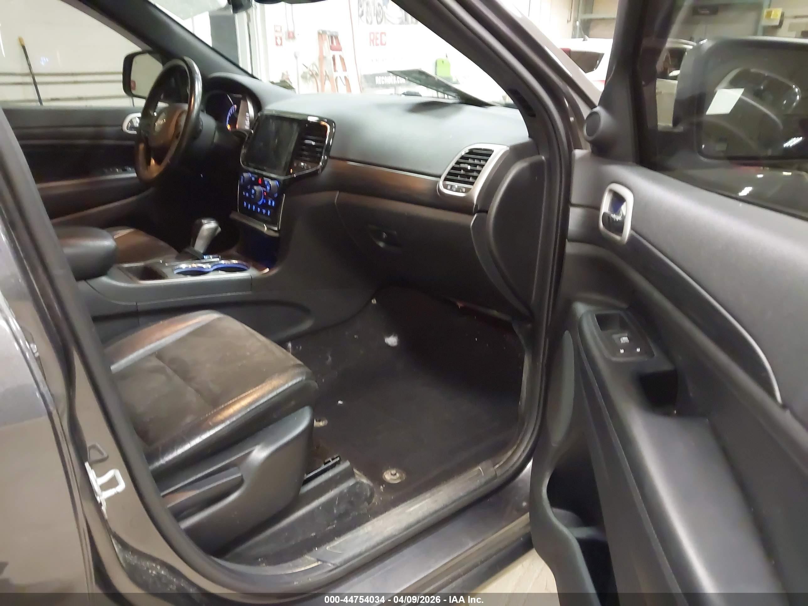 2020 Jeep Grand Cherokee Altitude 4x4 Gray vin: 1C4RJFAG1LC318120