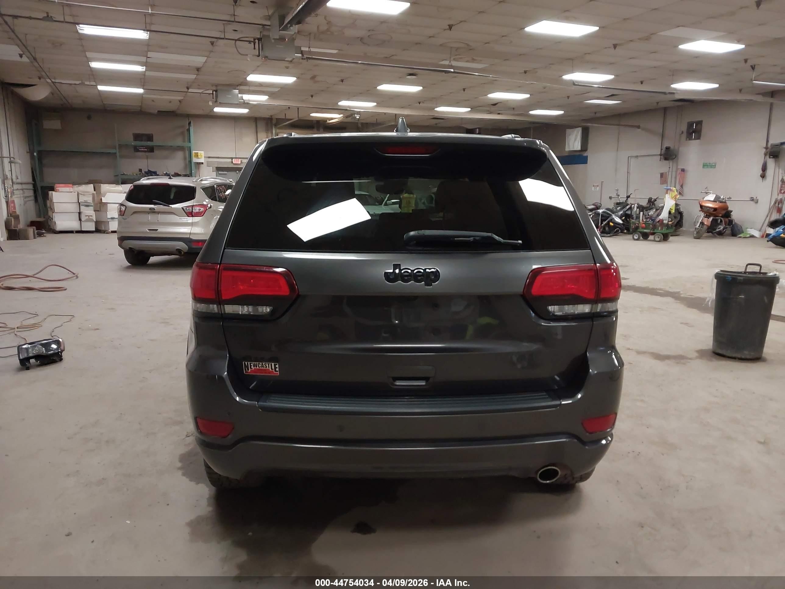 2020 Jeep Grand Cherokee Altitude 4x4 Gray vin: 1C4RJFAG1LC318120