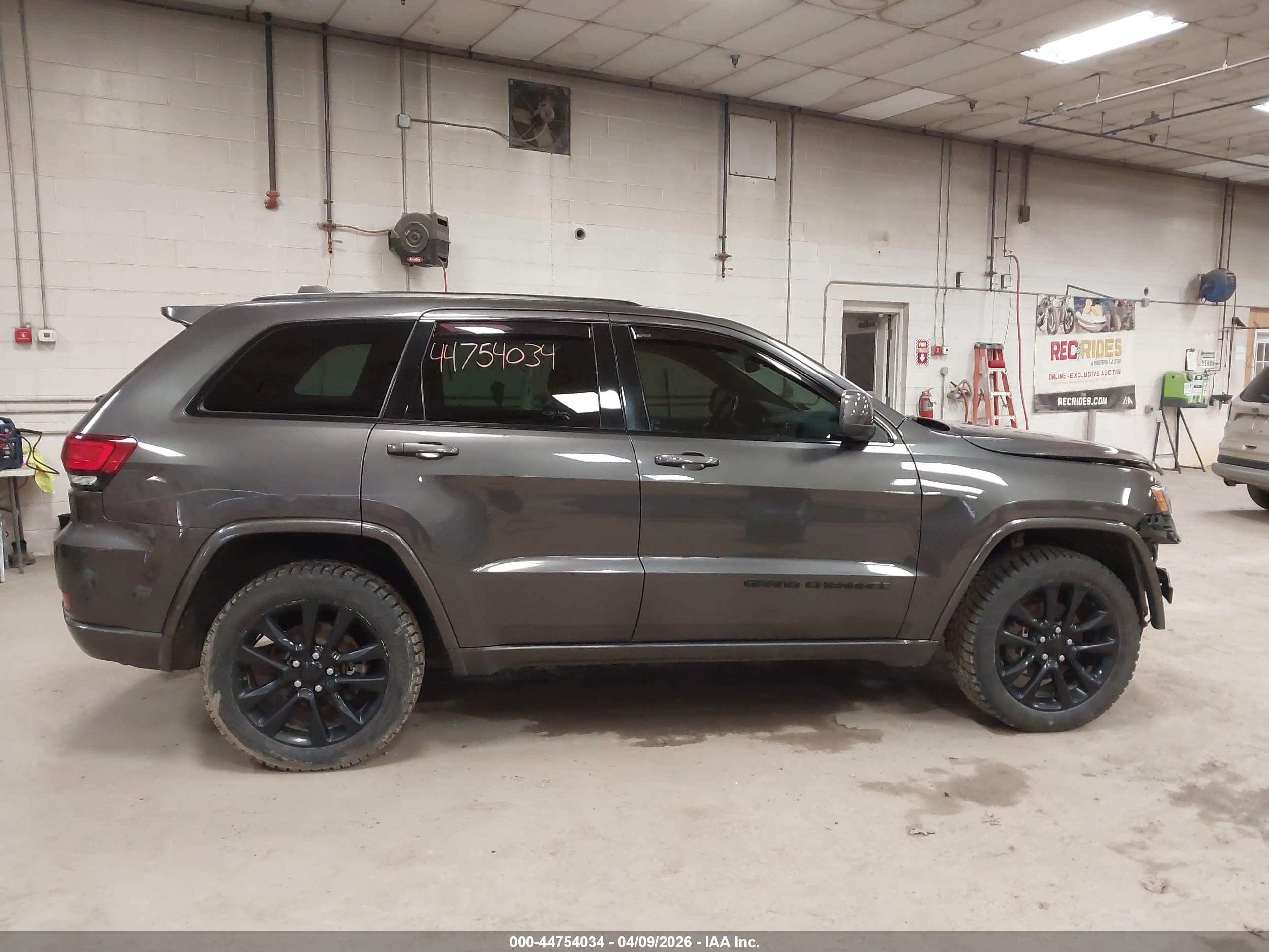2020 Jeep Grand Cherokee Altitude 4x4 Gray vin: 1C4RJFAG1LC318120