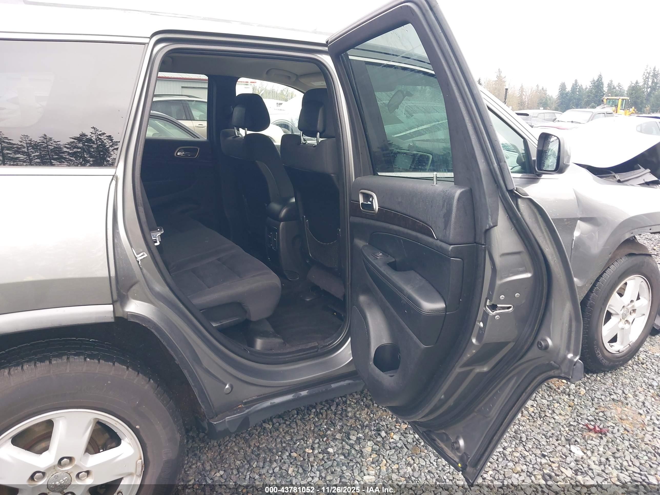2012 Jeep Grand Cherokee Laredo Gray vin: 1C4RJFAG2CC107914