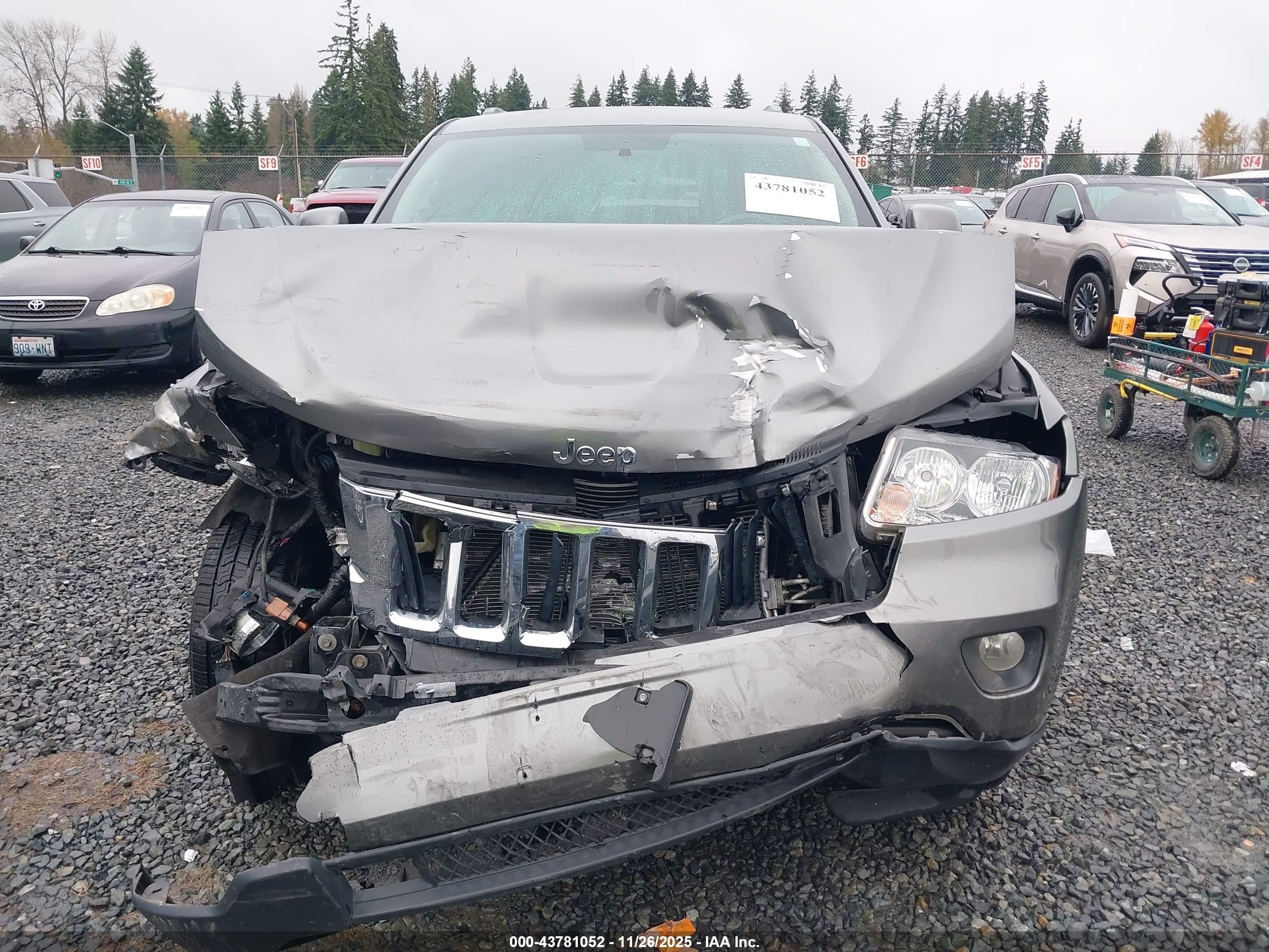 2012 Jeep Grand Cherokee Laredo Gray vin: 1C4RJFAG2CC107914