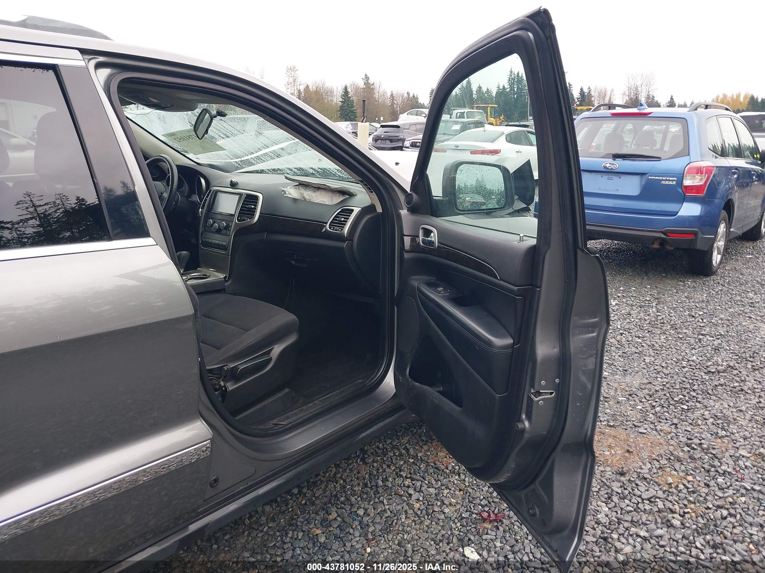 2012 Jeep Grand Cherokee Laredo Gray vin: 1C4RJFAG2CC107914
