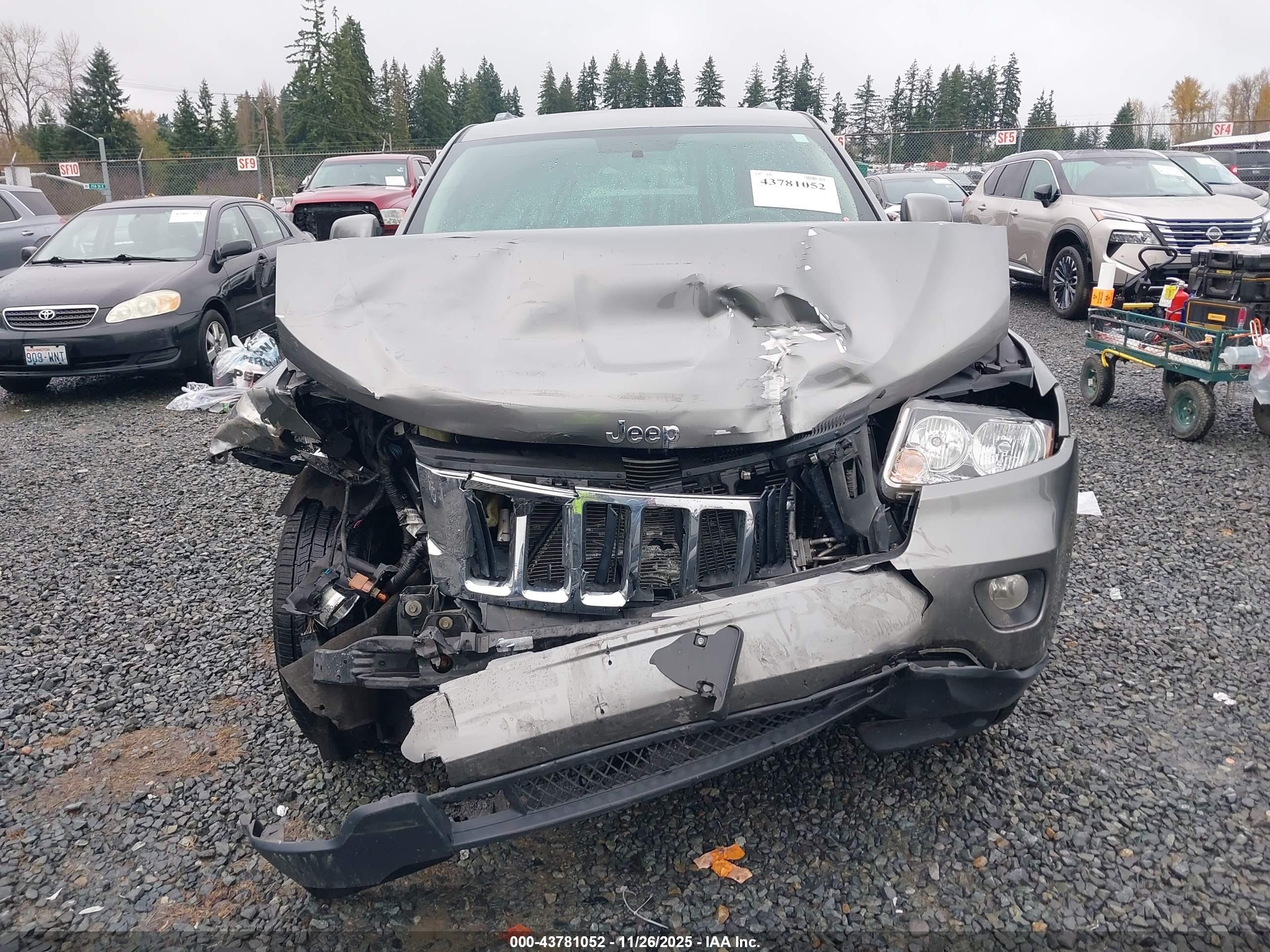 2012 Jeep Grand Cherokee Laredo Gray vin: 1C4RJFAG2CC107914