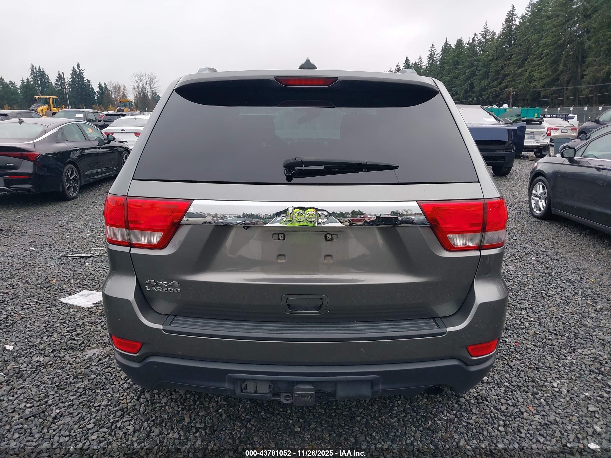 2012 Jeep Grand Cherokee Laredo Gray vin: 1C4RJFAG2CC107914