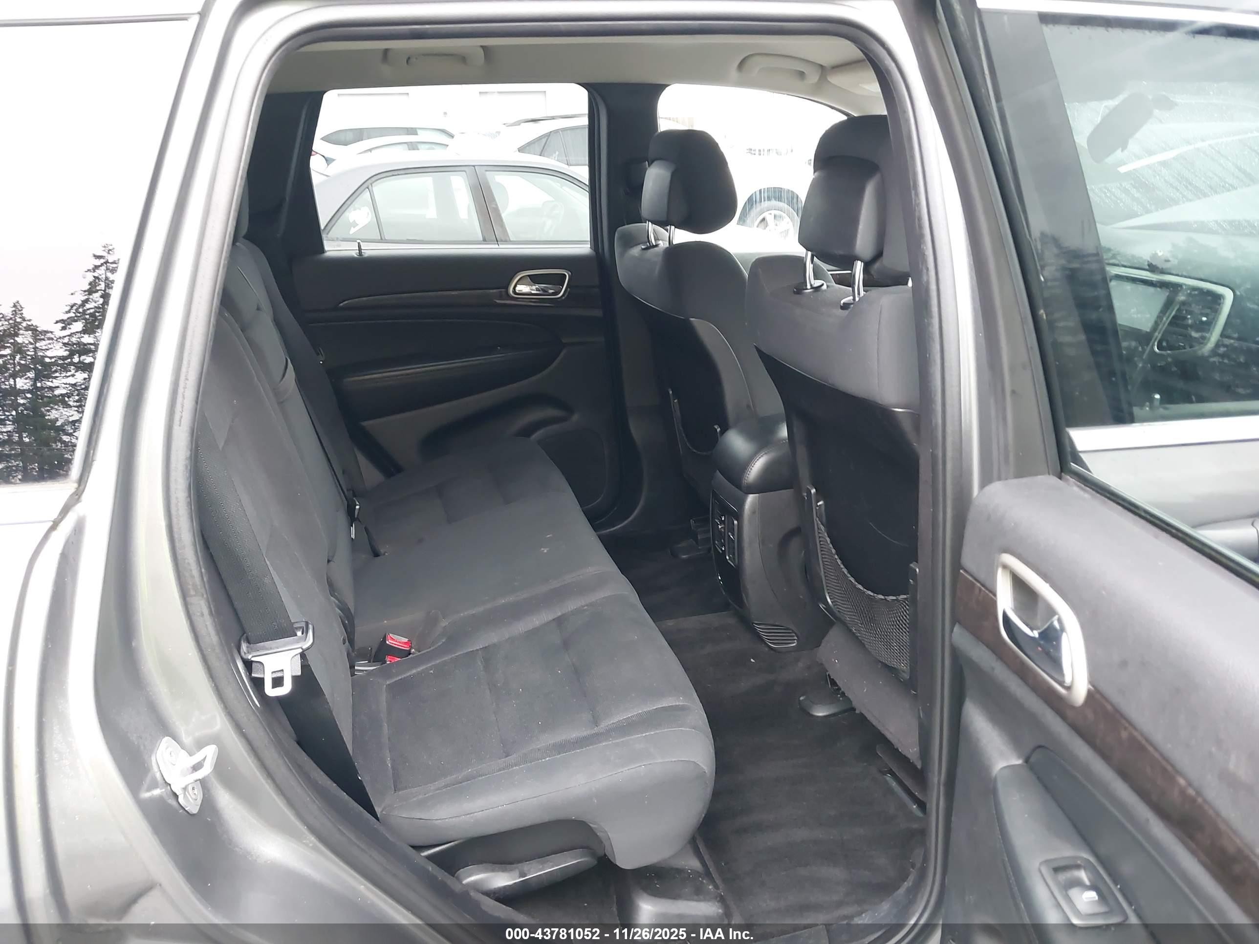 2012 Jeep Grand Cherokee Laredo Gray vin: 1C4RJFAG2CC107914