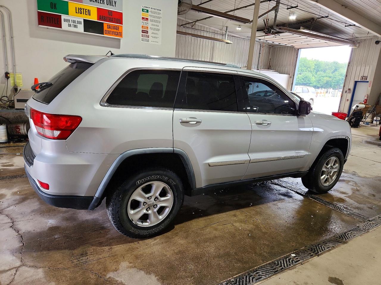 2012 Jeep Grand Cherokee Laredo Silver vin: 1C4RJFAG2CC117603