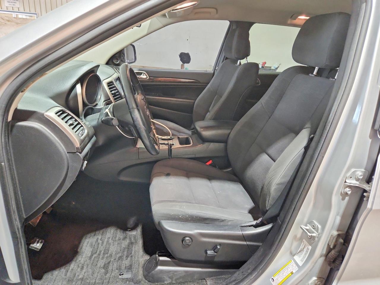 2012 Jeep Grand Cherokee Laredo Silver vin: 1C4RJFAG2CC117603