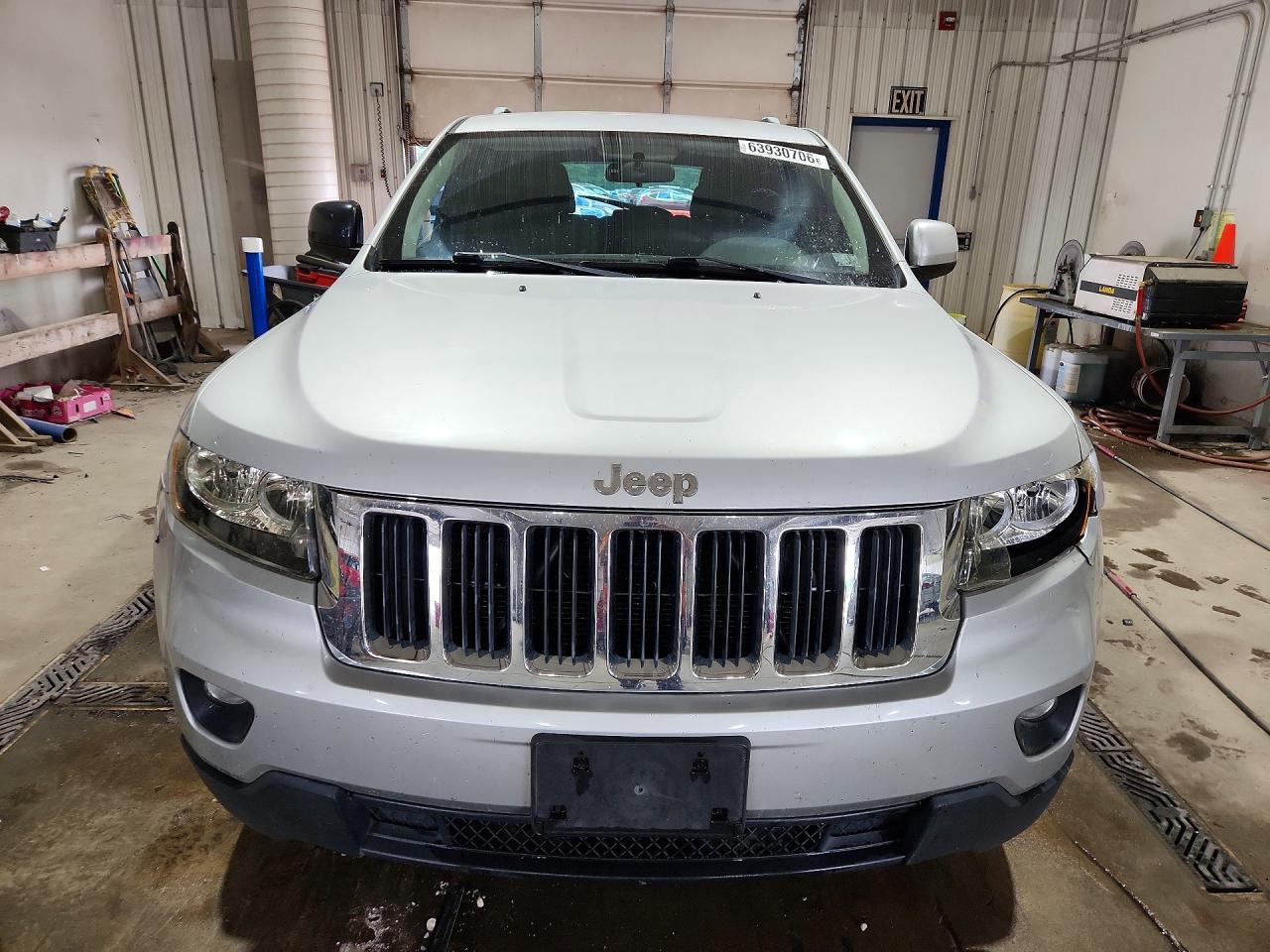 2012 Jeep Grand Cherokee Laredo Silver vin: 1C4RJFAG2CC117603