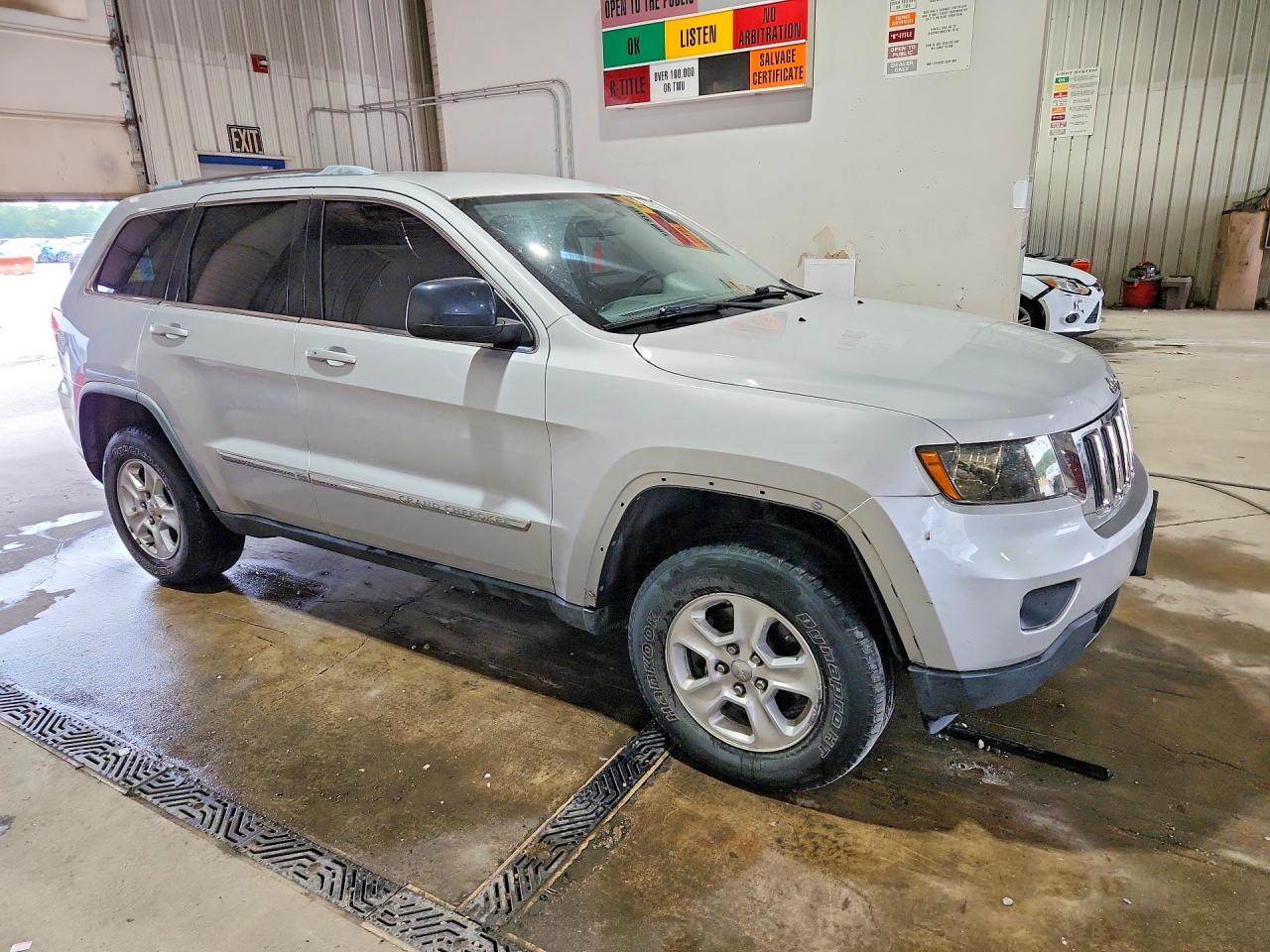 2012 Jeep Grand Cherokee Laredo Silver vin: 1C4RJFAG2CC117603