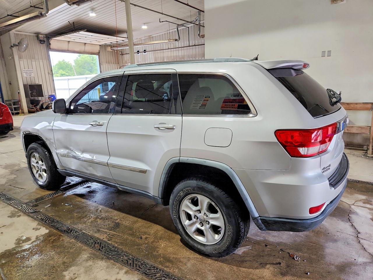2012 Jeep Grand Cherokee Laredo Silver vin: 1C4RJFAG2CC117603