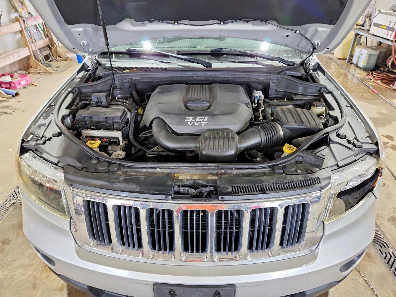 2012 Jeep Grand Cherokee Laredo Silver vin: 1C4RJFAG2CC117603