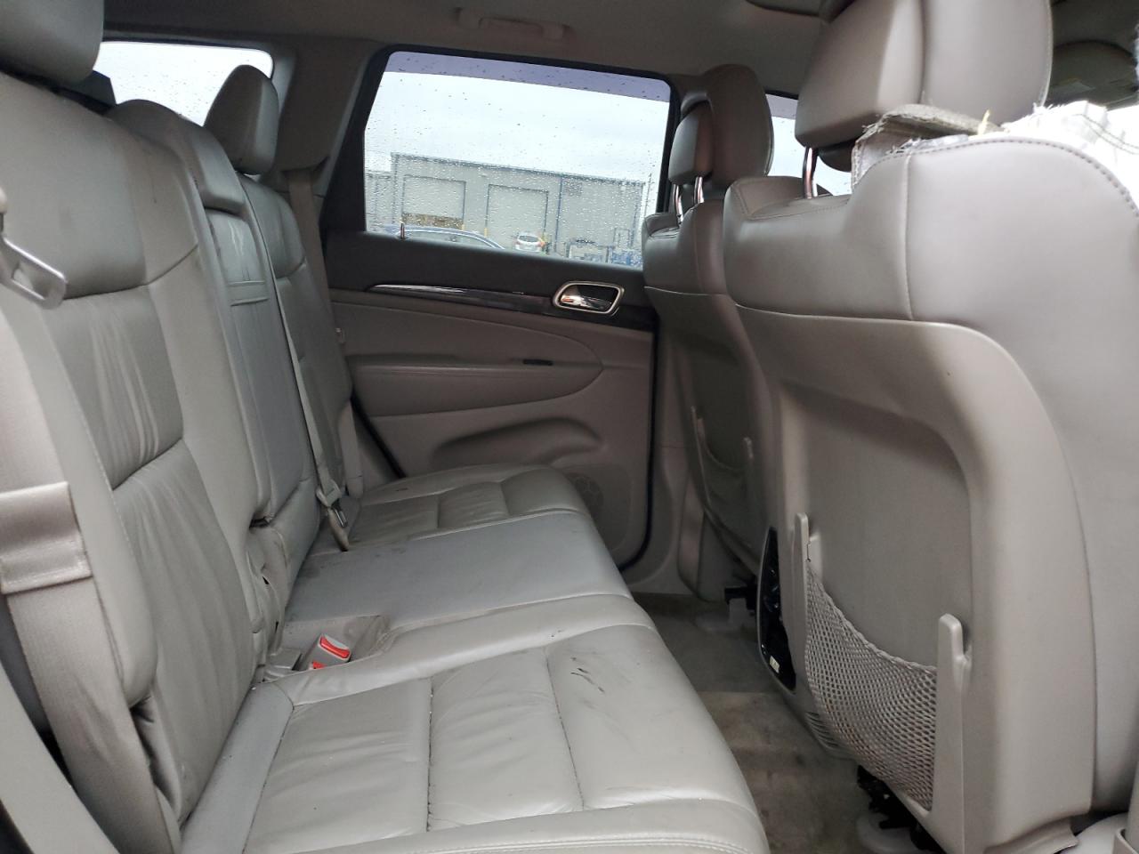 2012 Jeep Grand Cherokee Laredo Red vin: 1C4RJFAG2CC124342