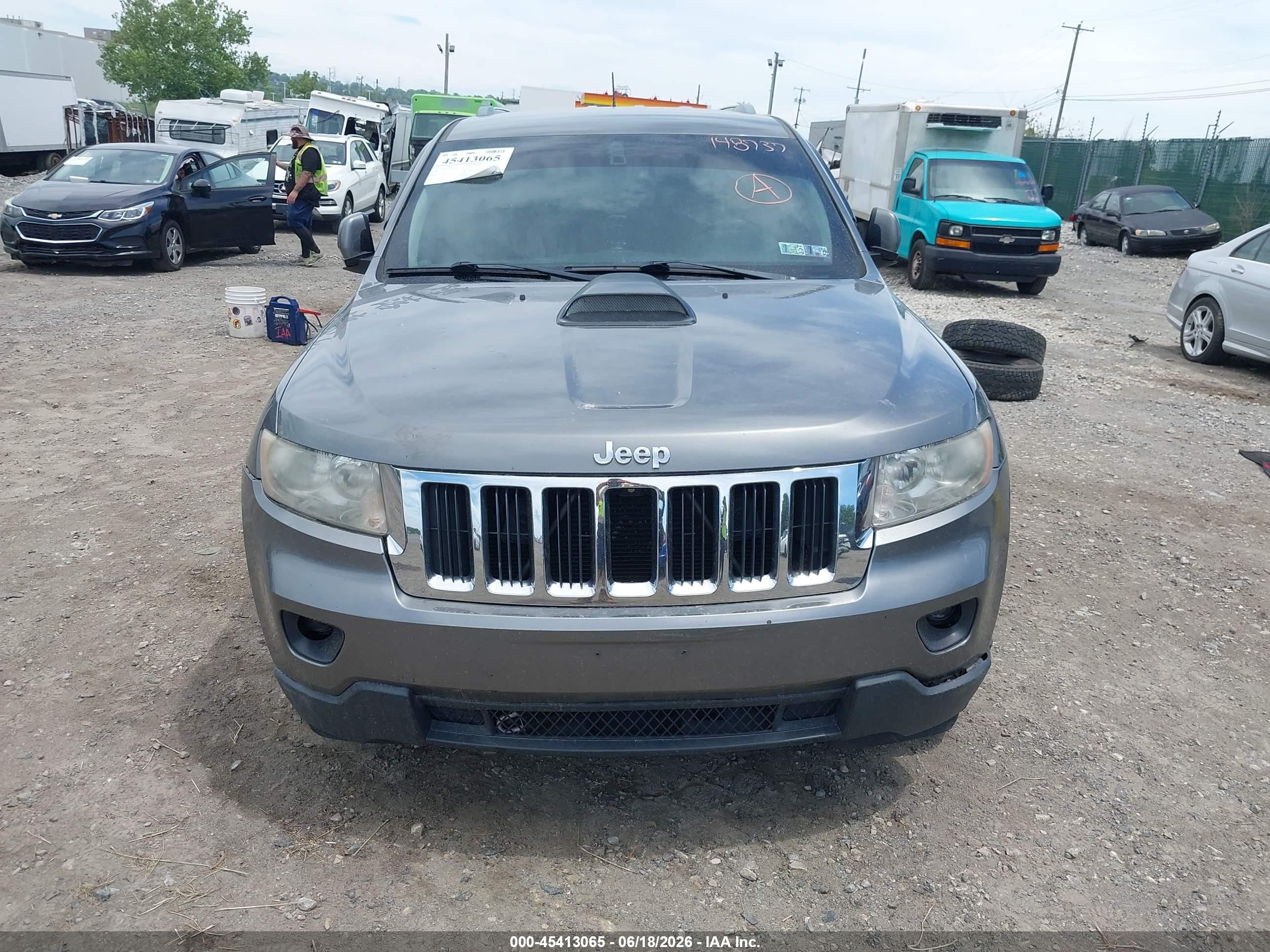2012 Jeep Grand Cherokee Laredo Gray vin: 1C4RJFAG2CC148737