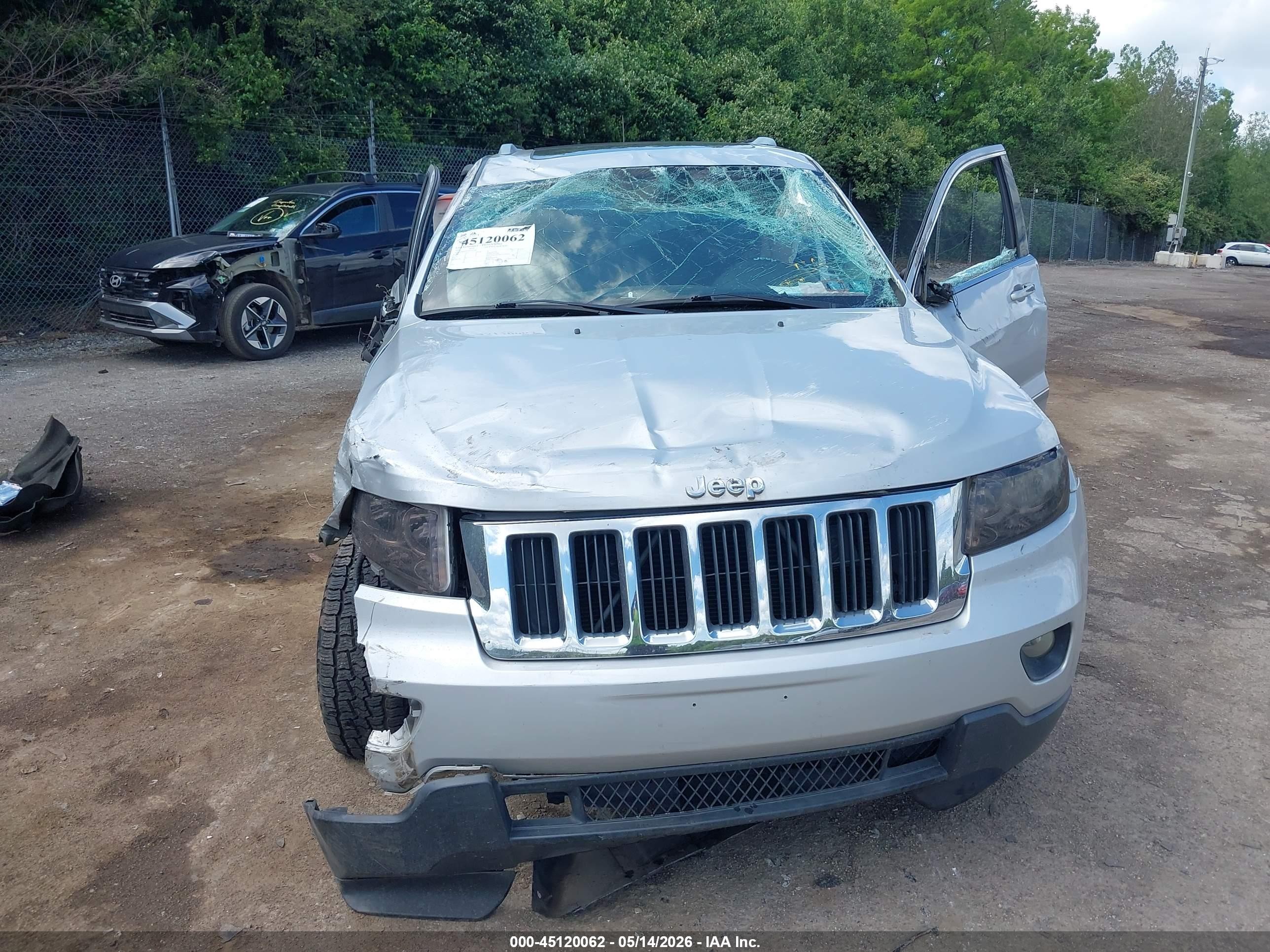 2012 Jeep Grand Cherokee Laredo Silver vin: 1C4RJFAG2CC219760