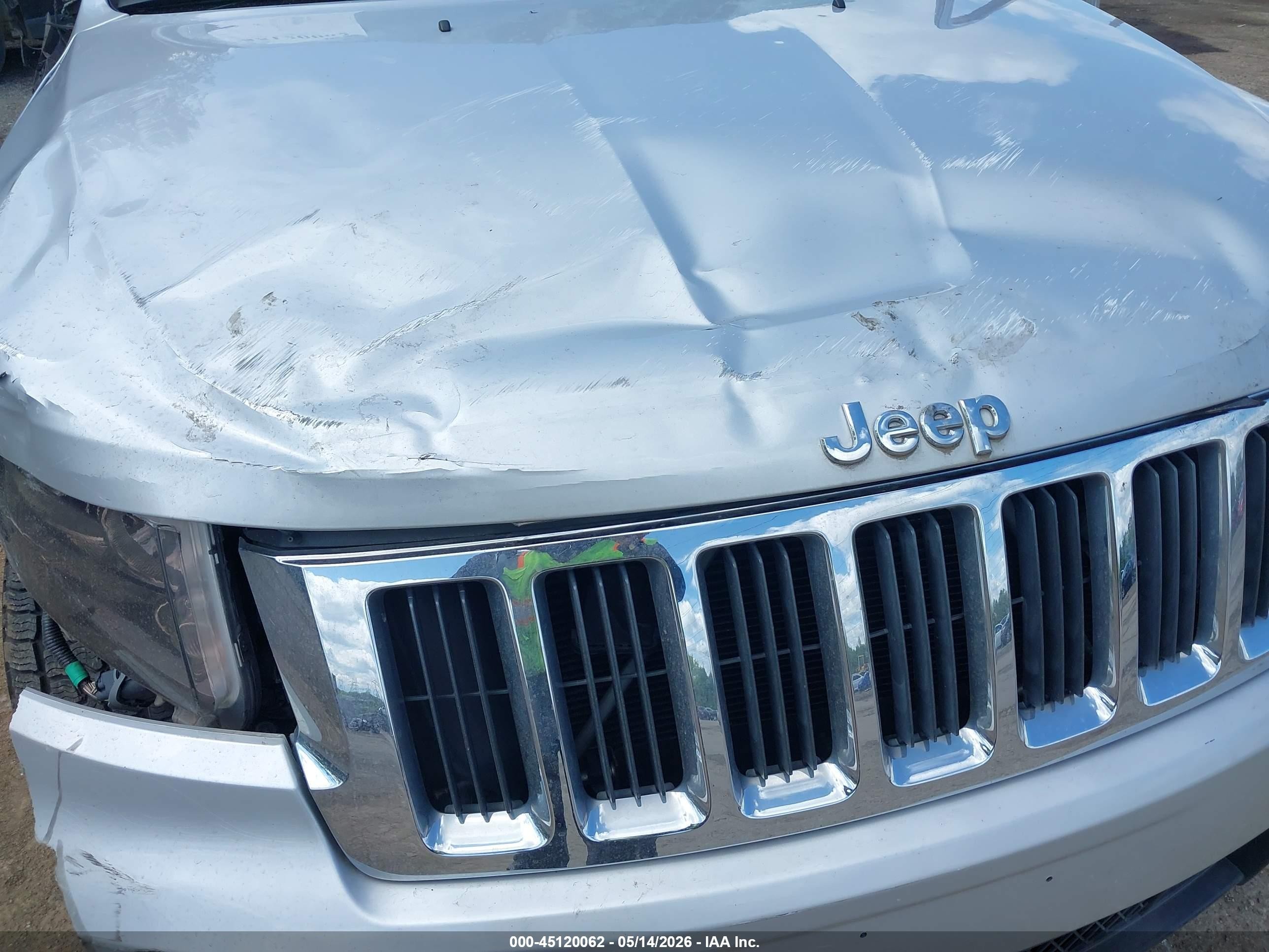 2012 Jeep Grand Cherokee Laredo Silver vin: 1C4RJFAG2CC219760
