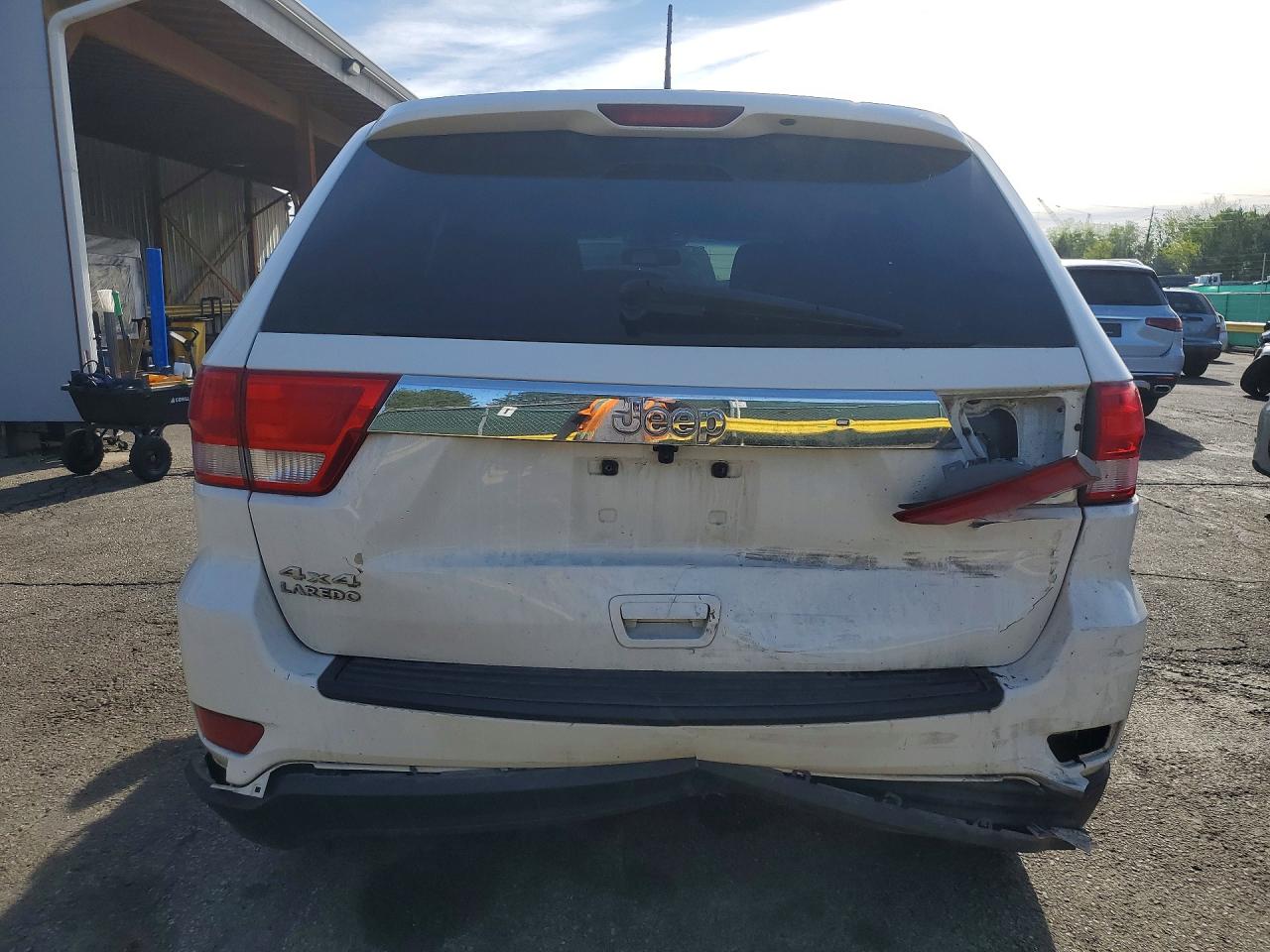 2012 Jeep Grand Cherokee Laredo White vin: 1C4RJFAG2CC250118