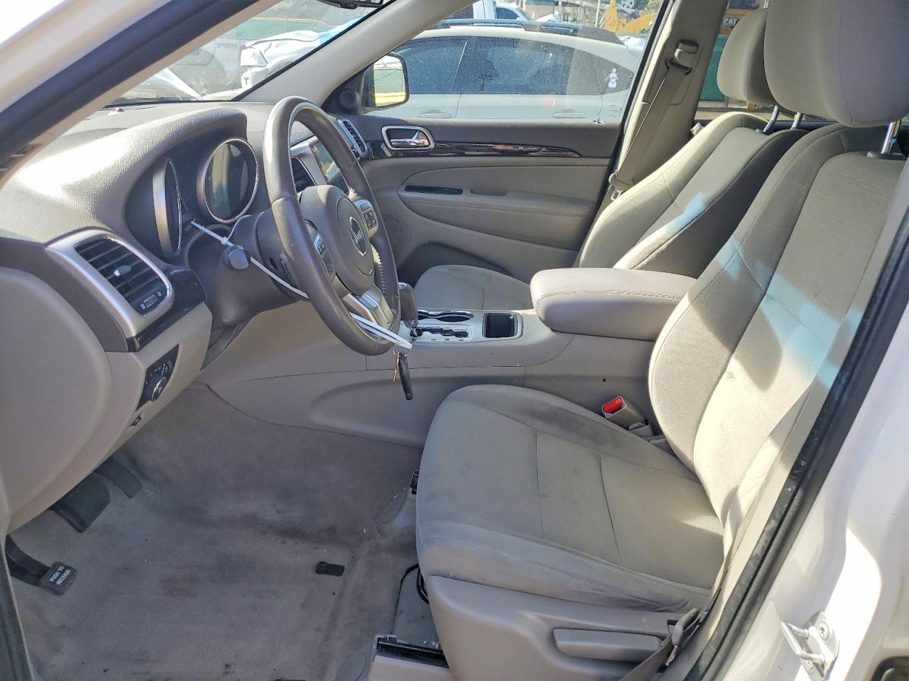 2012 Jeep Grand Cherokee Laredo White vin: 1C4RJFAG2CC250118