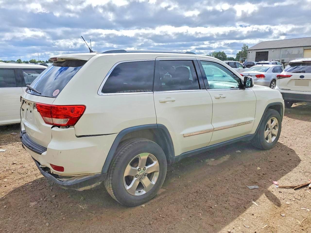 2012 Jeep Grand Cherokee Laredo White vin: 1C4RJFAG2CC253665