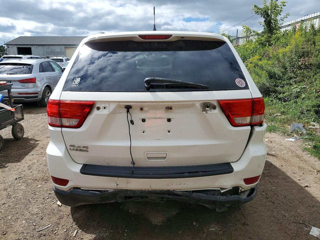 2012 Jeep Grand Cherokee Laredo White vin: 1C4RJFAG2CC253665