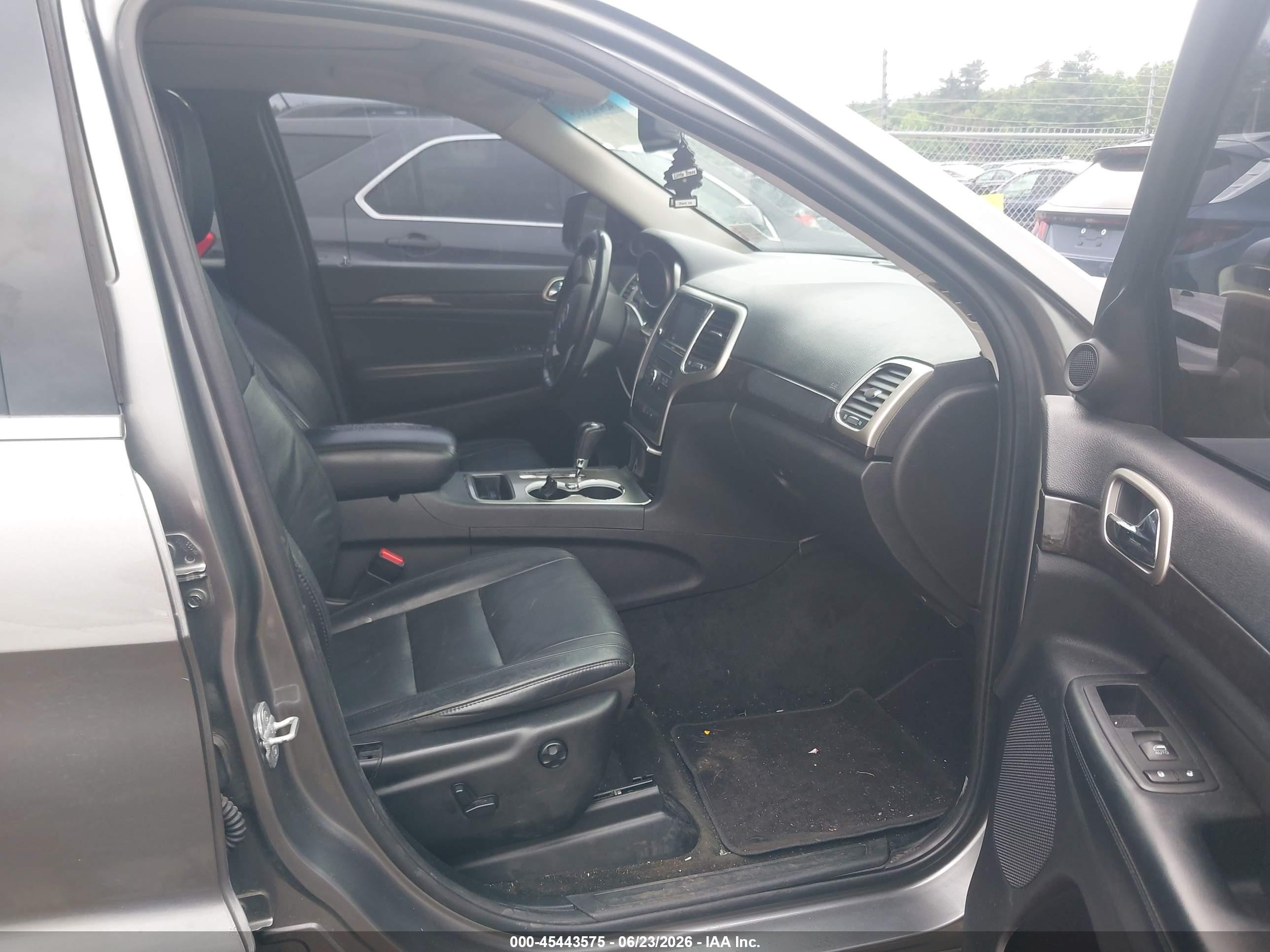 2012 Jeep Grand Cherokee Laredo Серый vin: 1C4RJFAG2CC288030