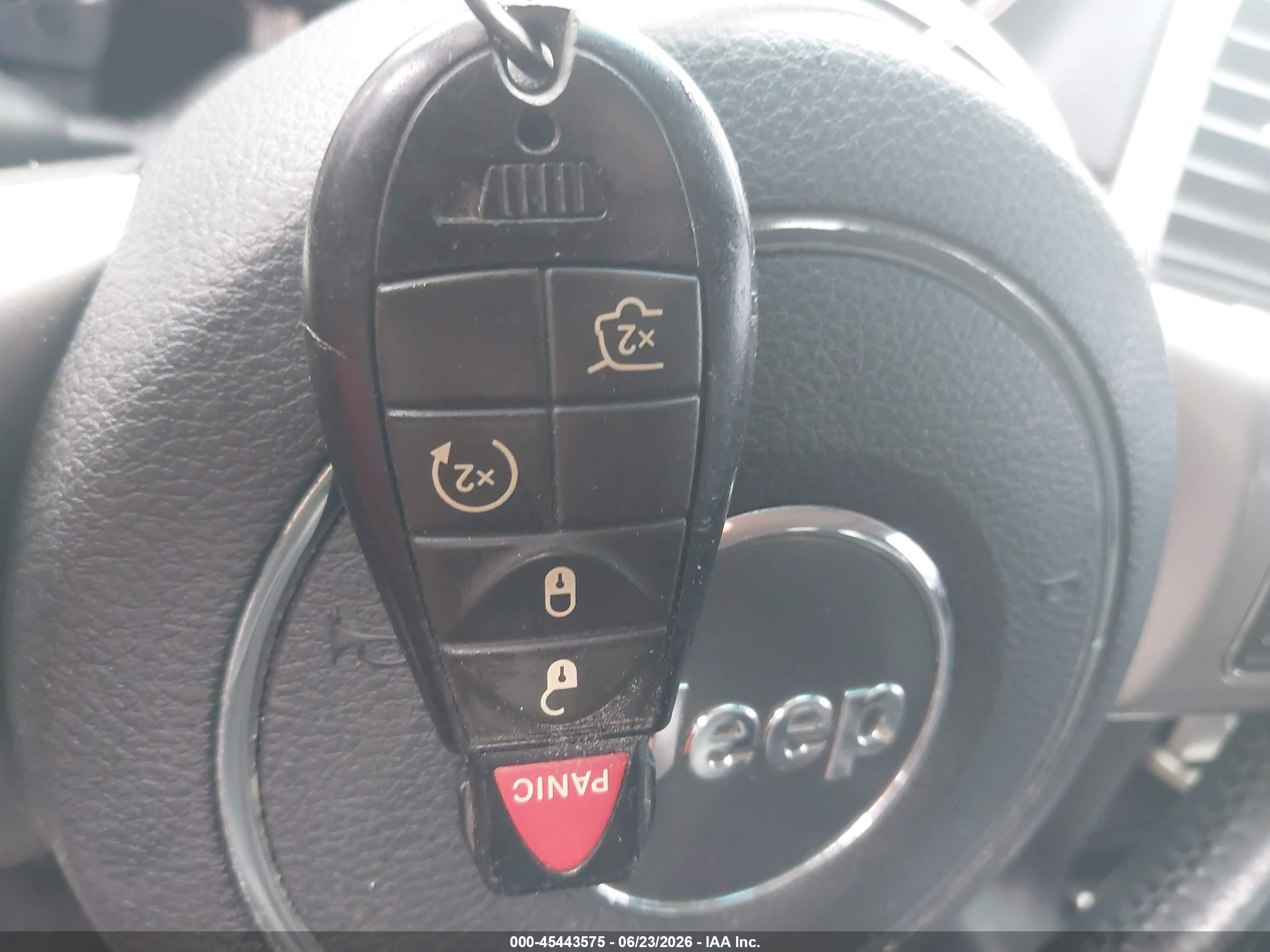2012 Jeep Grand Cherokee Laredo Серый vin: 1C4RJFAG2CC288030