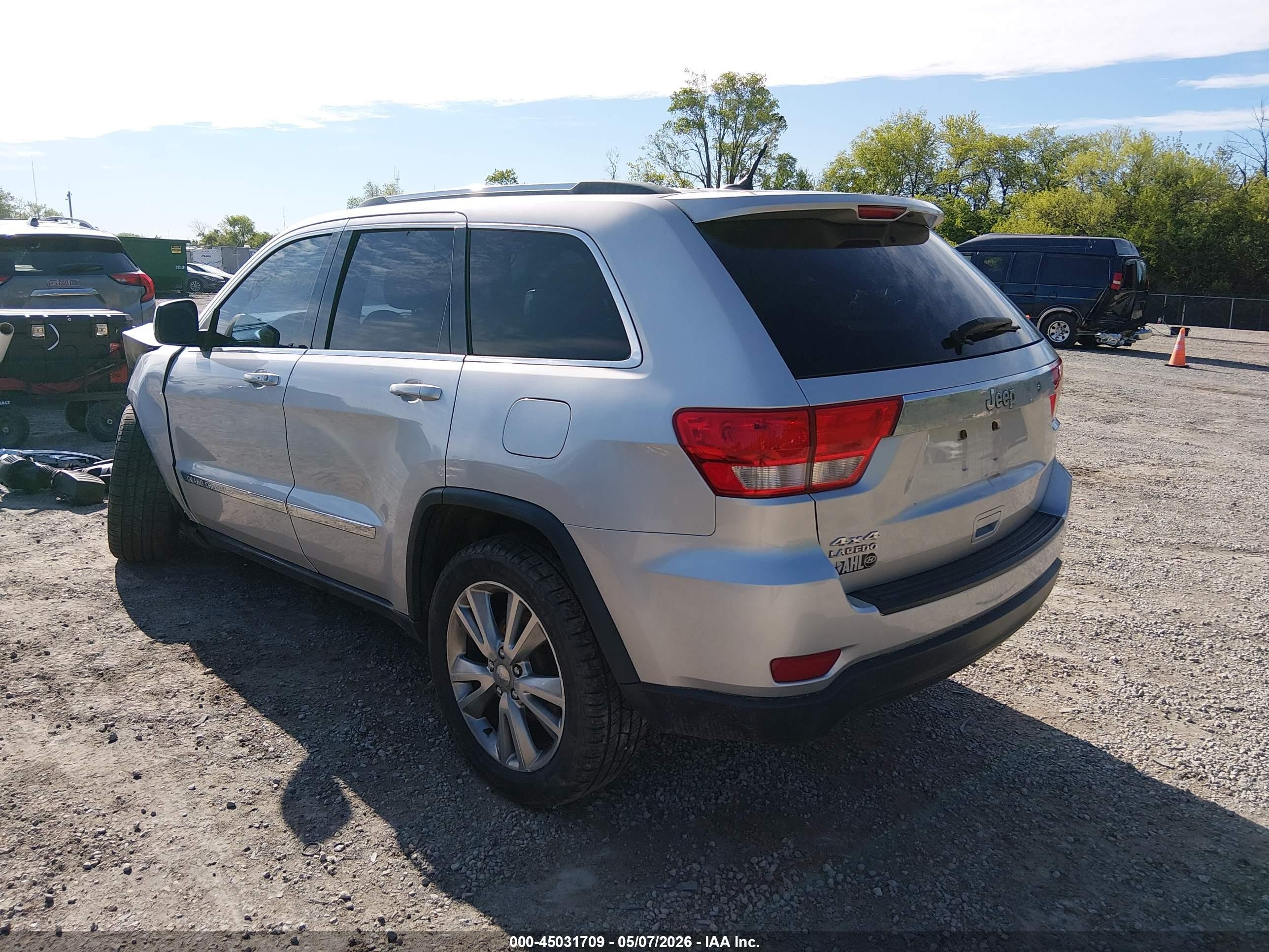 2012 Jeep Grand Cherokee Laredo Silver vin: 1C4RJFAG2CC289193