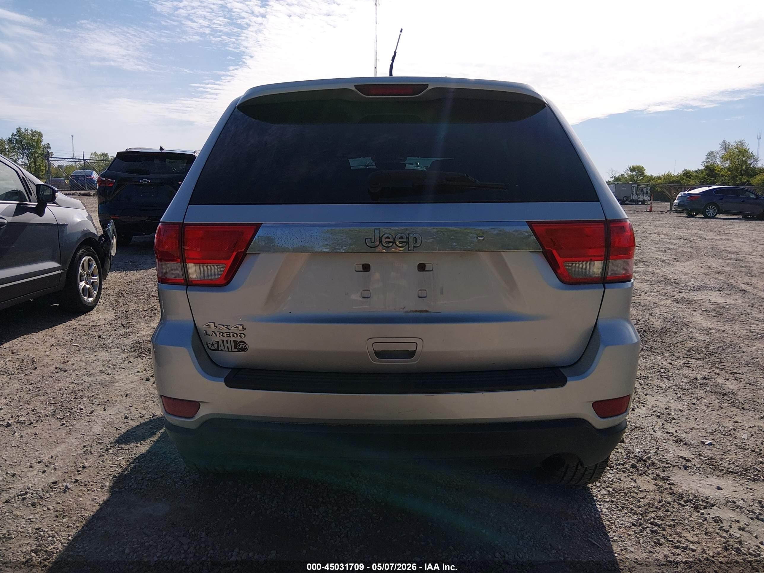 2012 Jeep Grand Cherokee Laredo Silver vin: 1C4RJFAG2CC289193