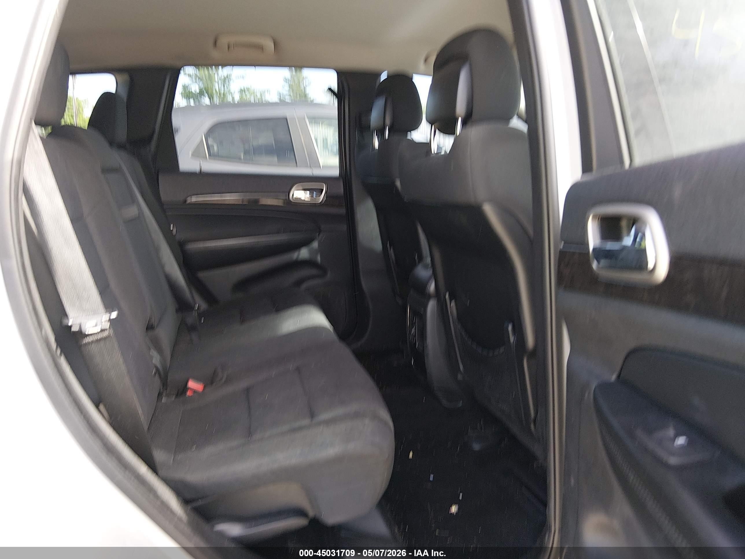 2012 Jeep Grand Cherokee Laredo Silver vin: 1C4RJFAG2CC289193