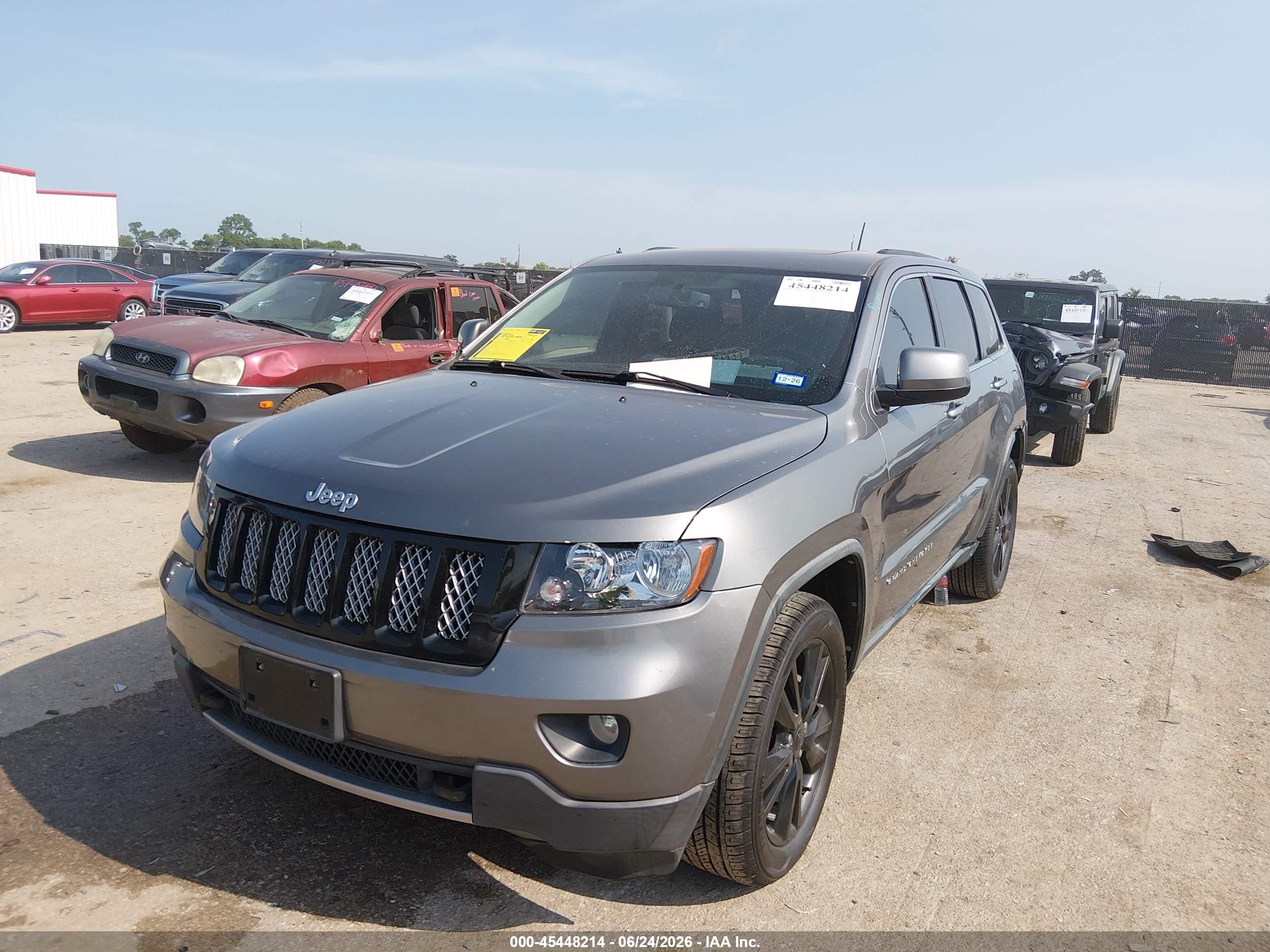 2012 Jeep Grand Cherokee Laredo Gray vin: 1C4RJFAG2CC329532