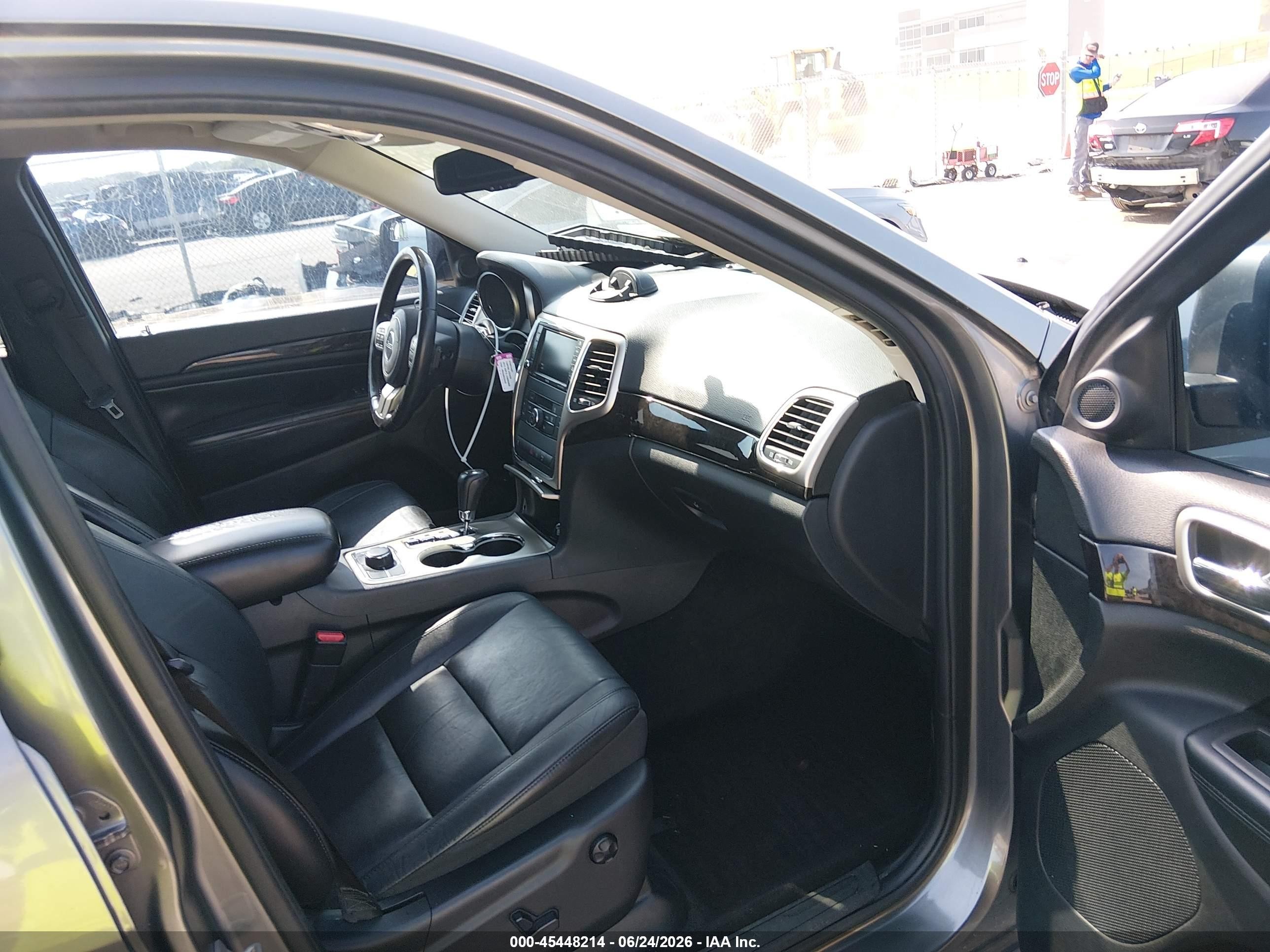 2012 Jeep Grand Cherokee Laredo Gray vin: 1C4RJFAG2CC329532