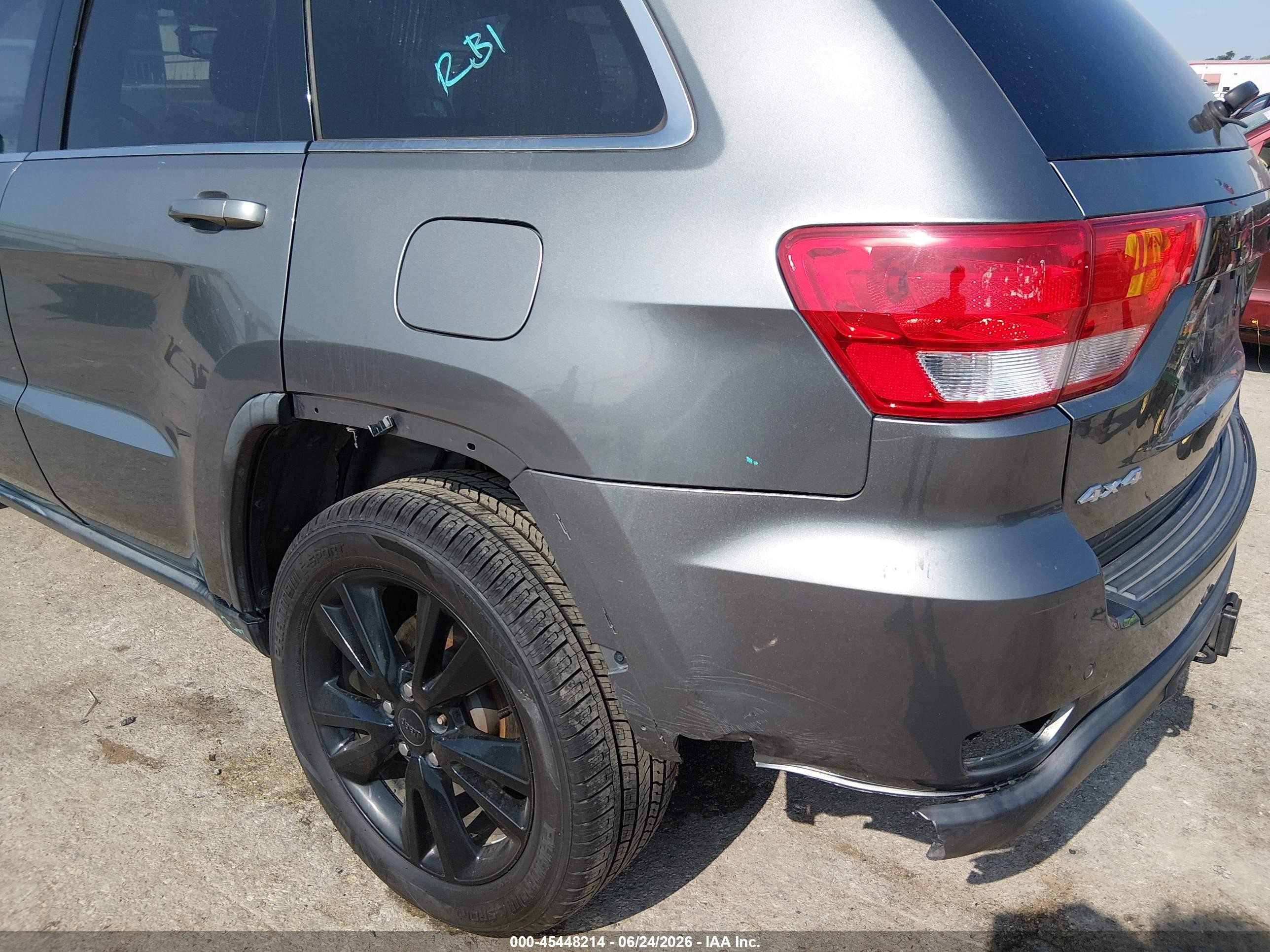 2012 Jeep Grand Cherokee Laredo Gray vin: 1C4RJFAG2CC329532
