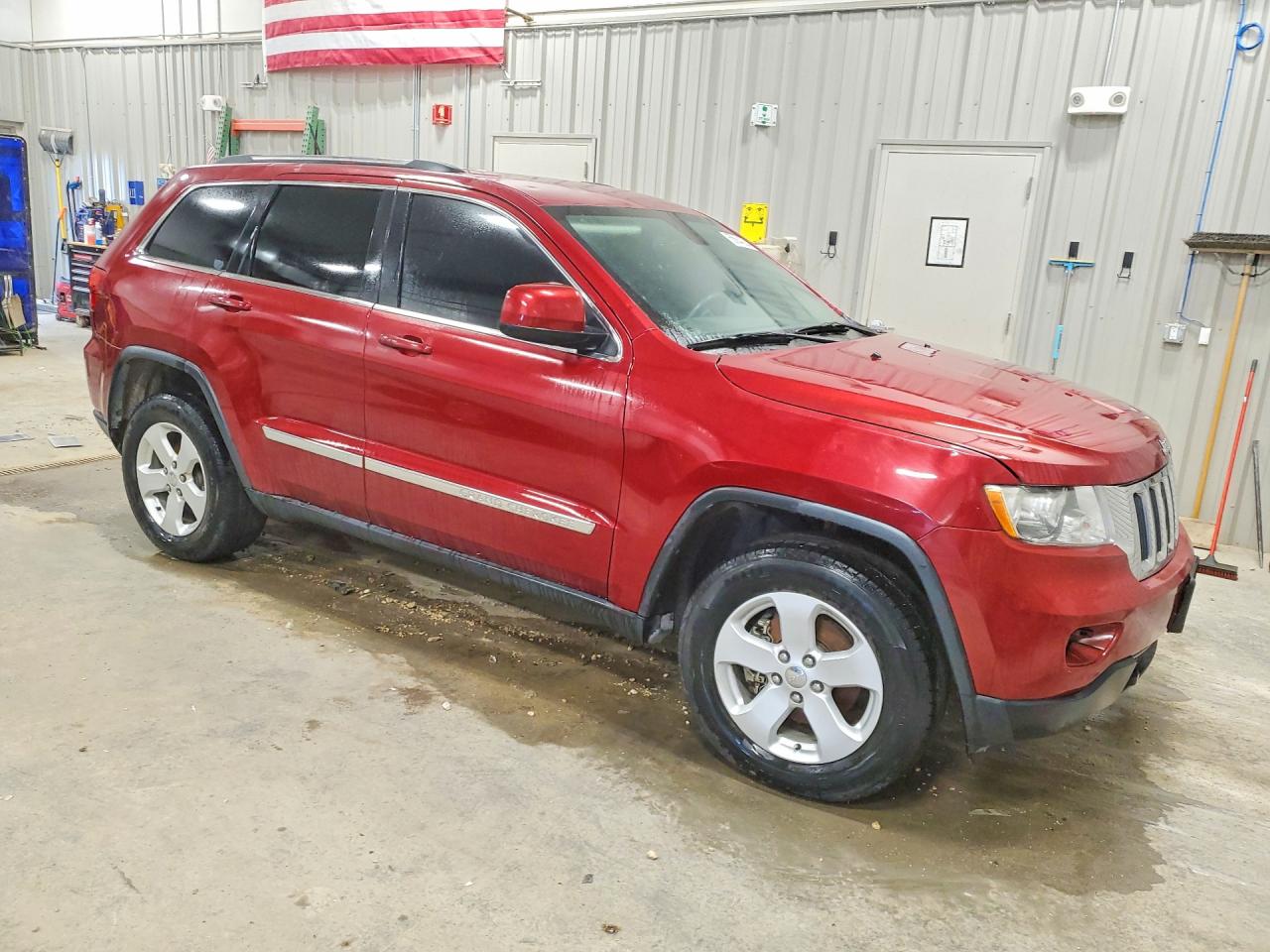 2012 Jeep Grand Cherokee Laredo Red vin: 1C4RJFAG2CC332947