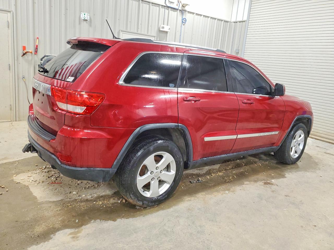 2012 Jeep Grand Cherokee Laredo Red vin: 1C4RJFAG2CC332947