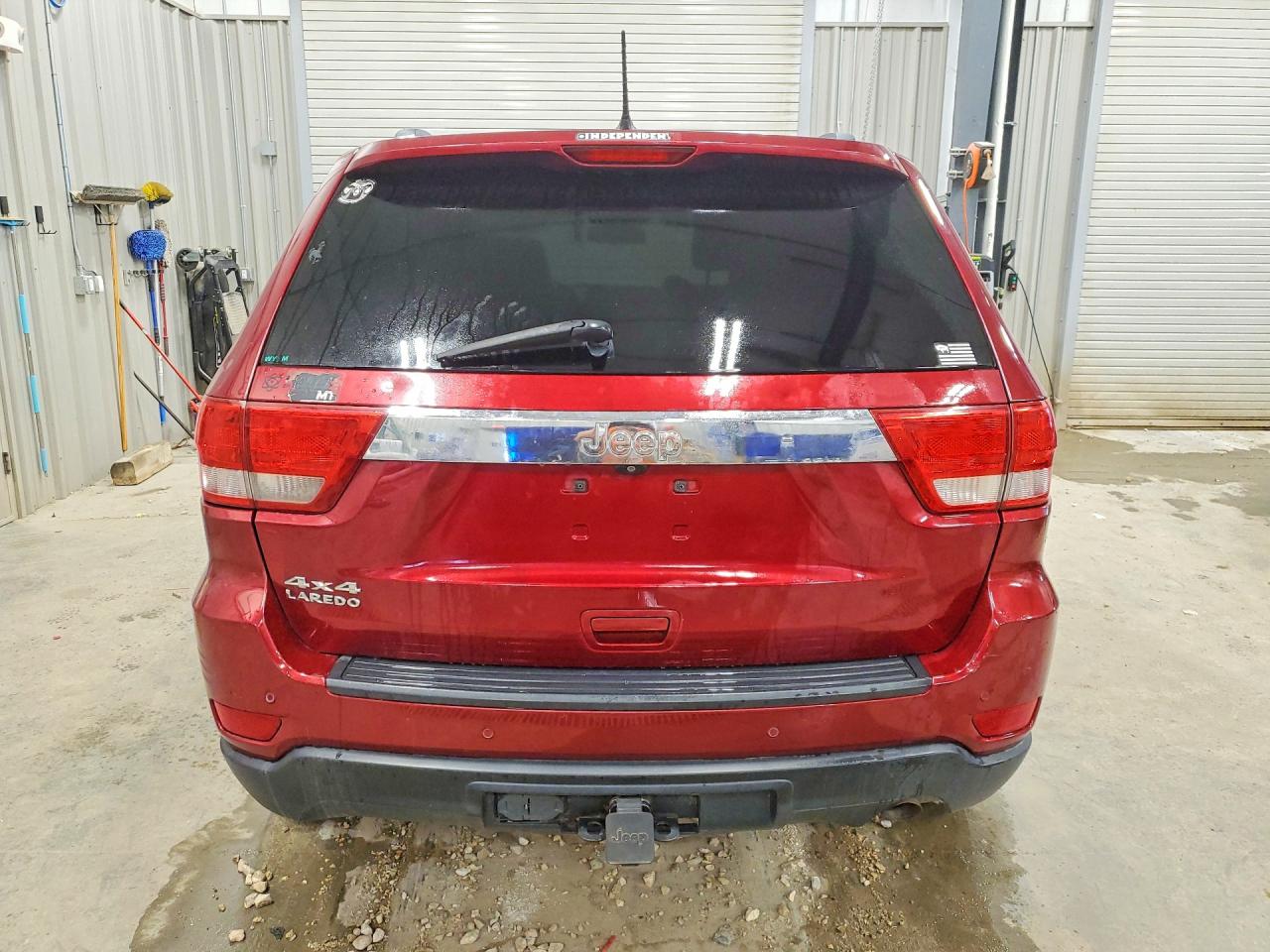 2012 Jeep Grand Cherokee Laredo Red vin: 1C4RJFAG2CC332947