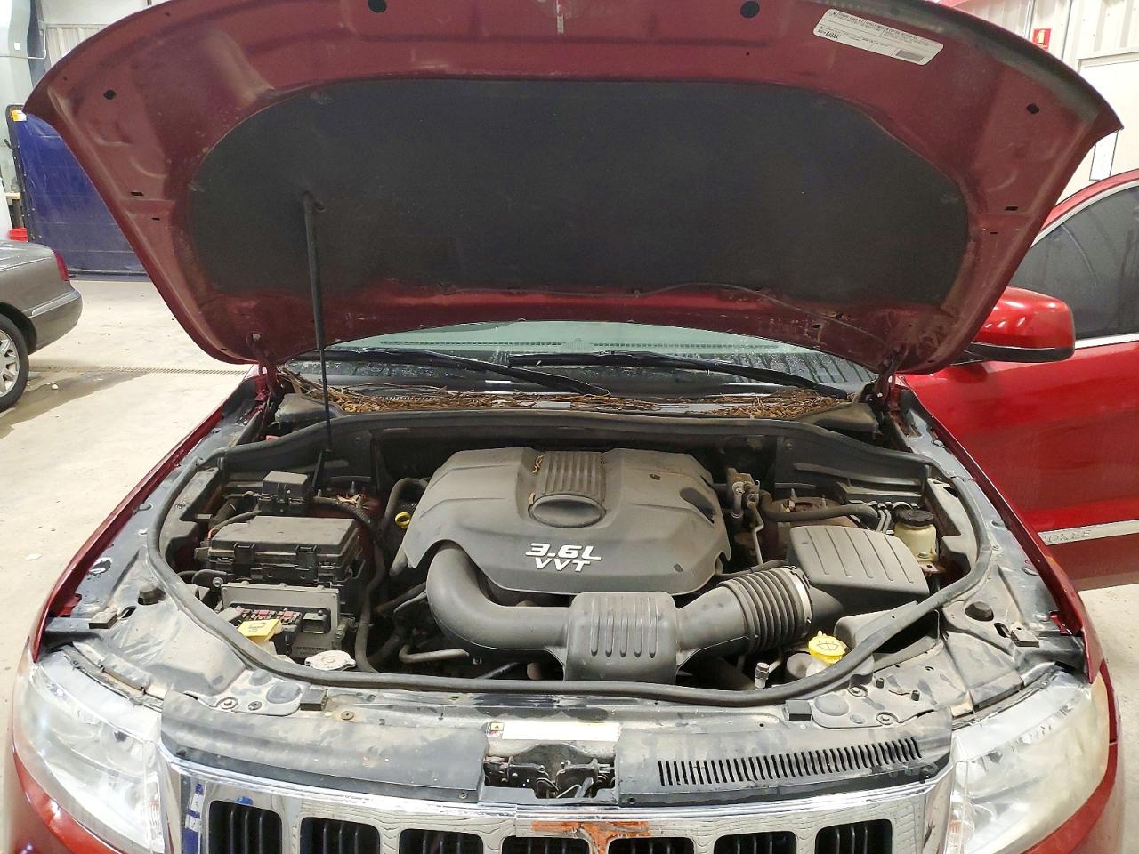 2012 Jeep Grand Cherokee Laredo Red vin: 1C4RJFAG2CC332947