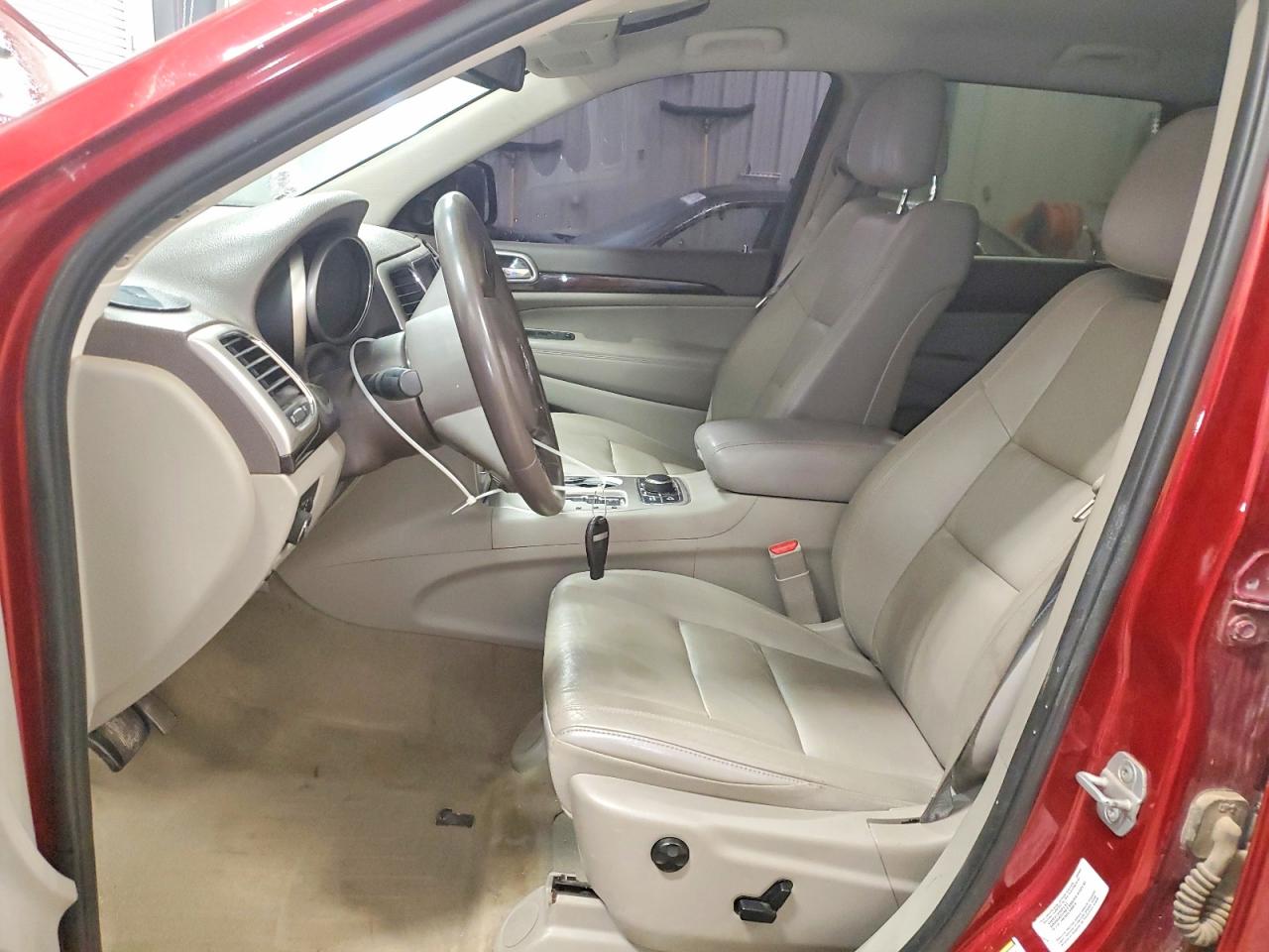 2012 Jeep Grand Cherokee Laredo Red vin: 1C4RJFAG2CC332947