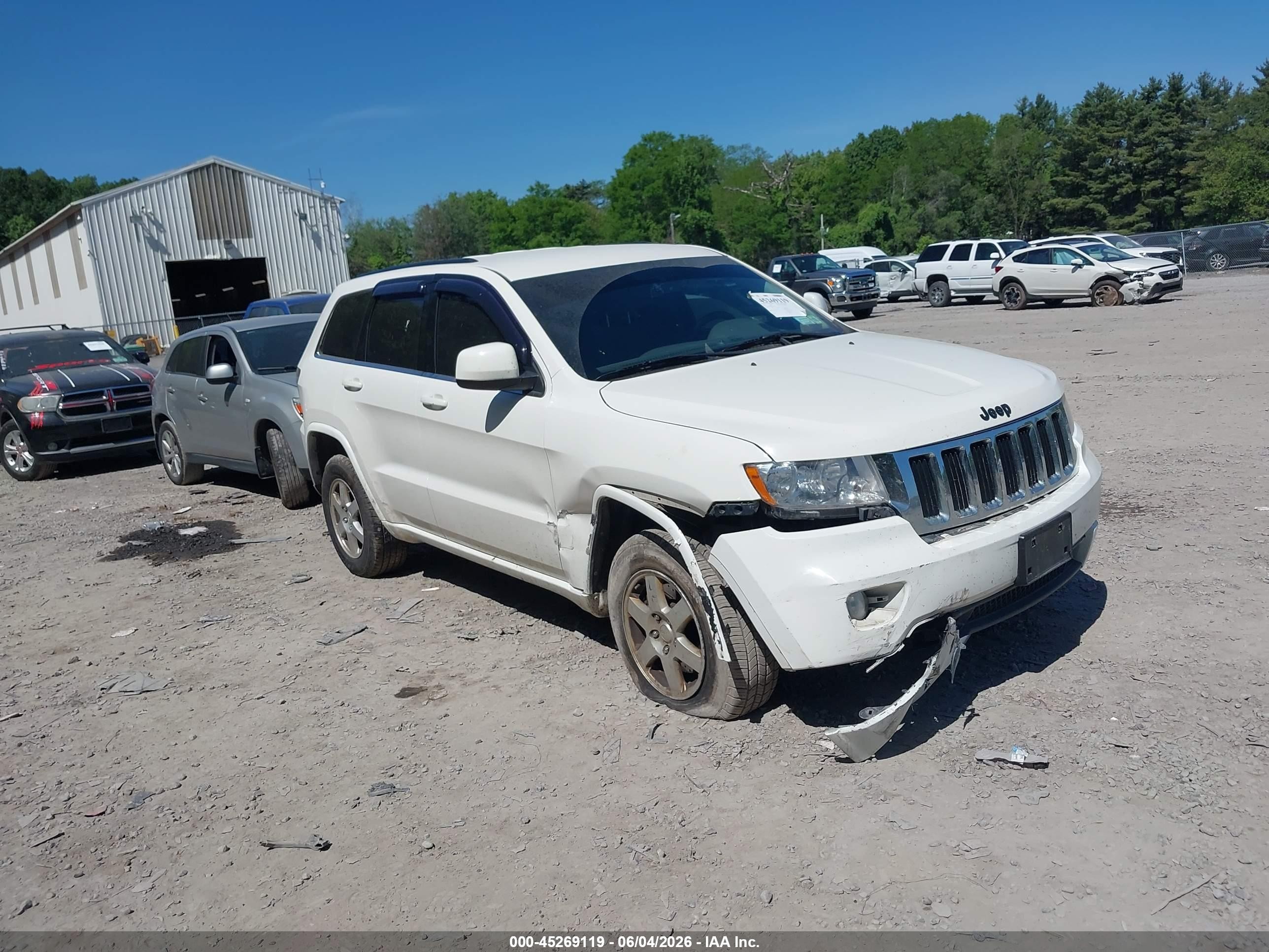 2012 Jeep Grand Cherokee Laredo White vin: 1C4RJFAG2CC352440