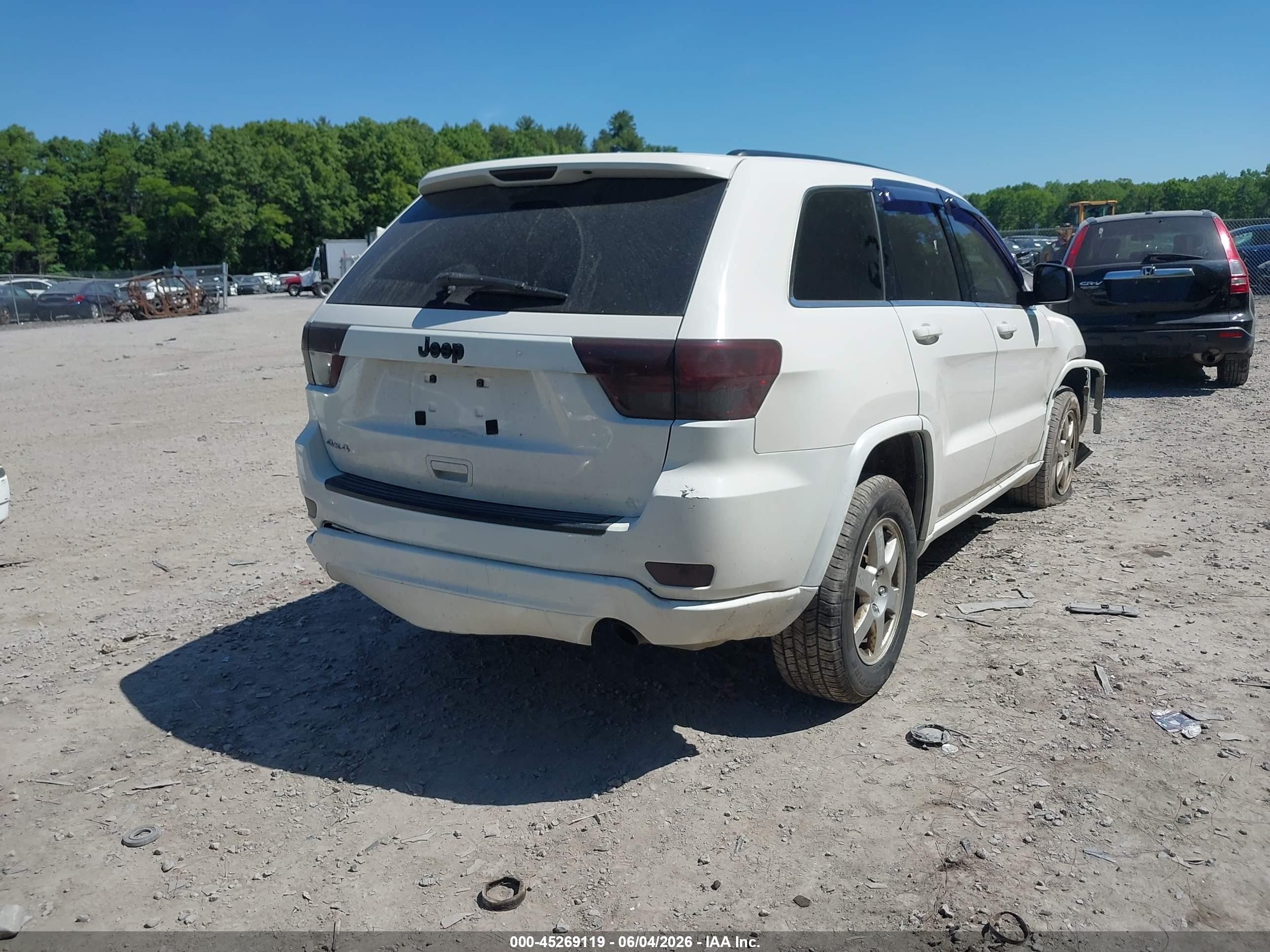 2012 Jeep Grand Cherokee Laredo White vin: 1C4RJFAG2CC352440