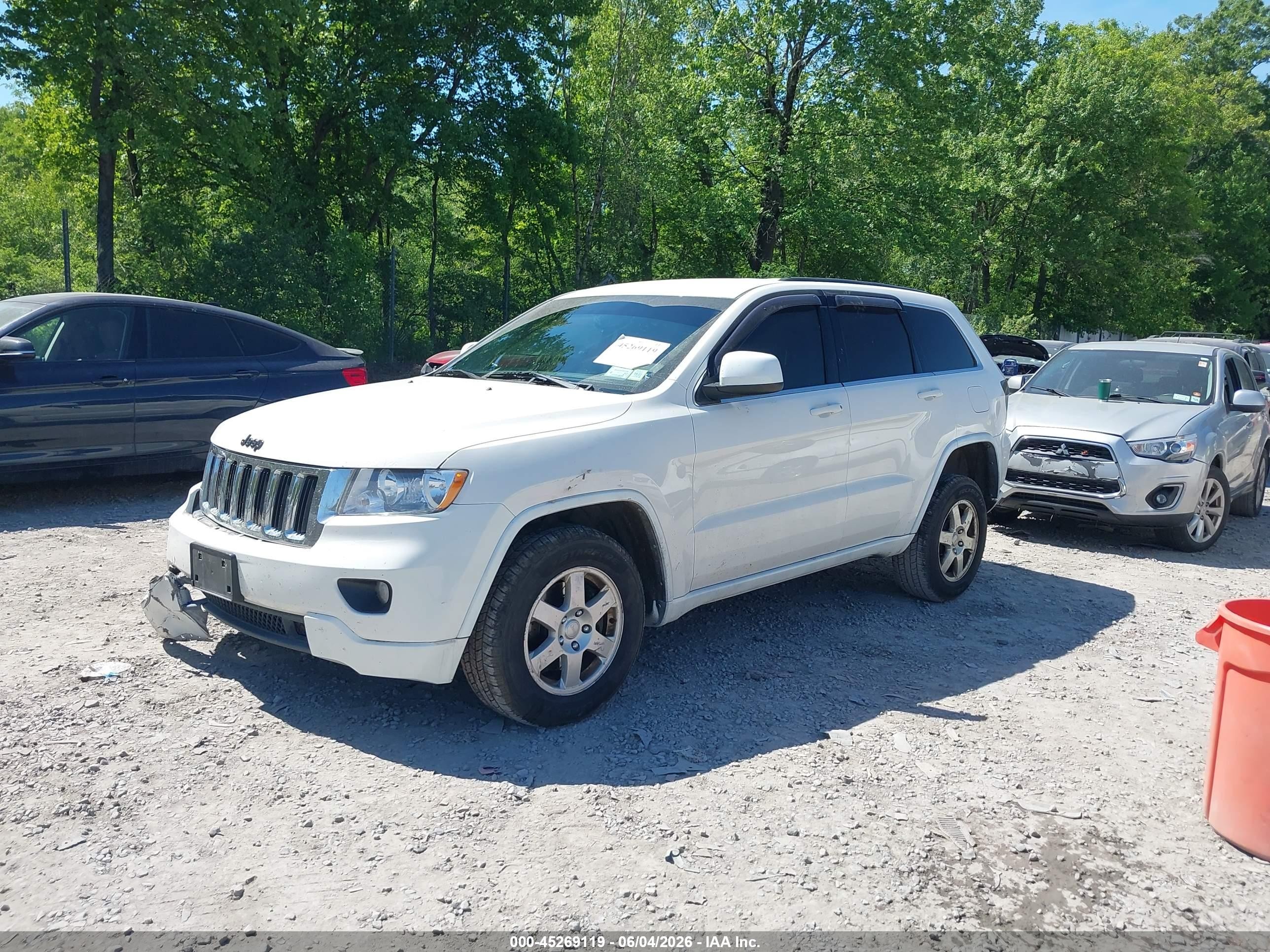2012 Jeep Grand Cherokee Laredo White vin: 1C4RJFAG2CC352440