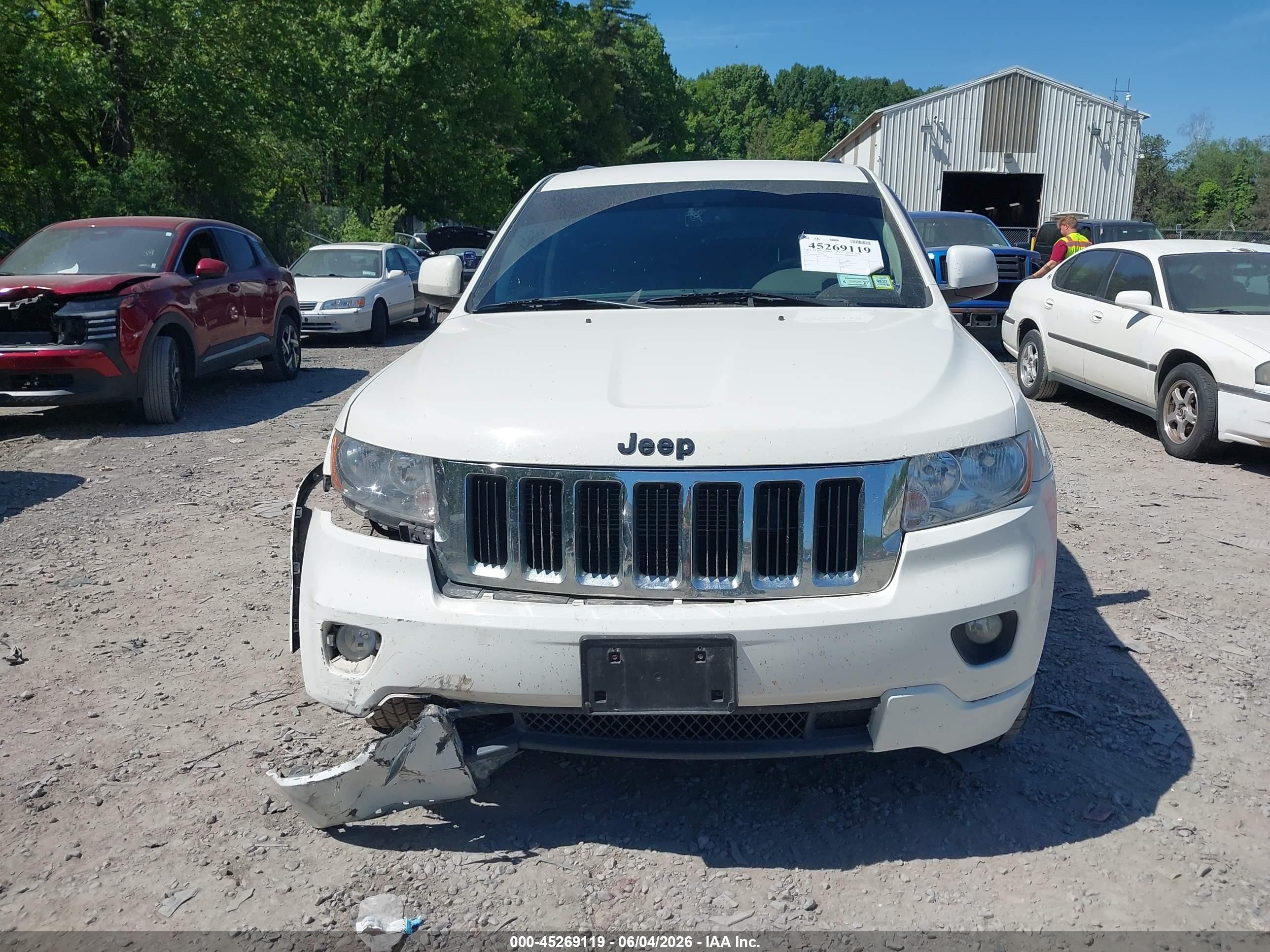 2012 Jeep Grand Cherokee Laredo White vin: 1C4RJFAG2CC352440