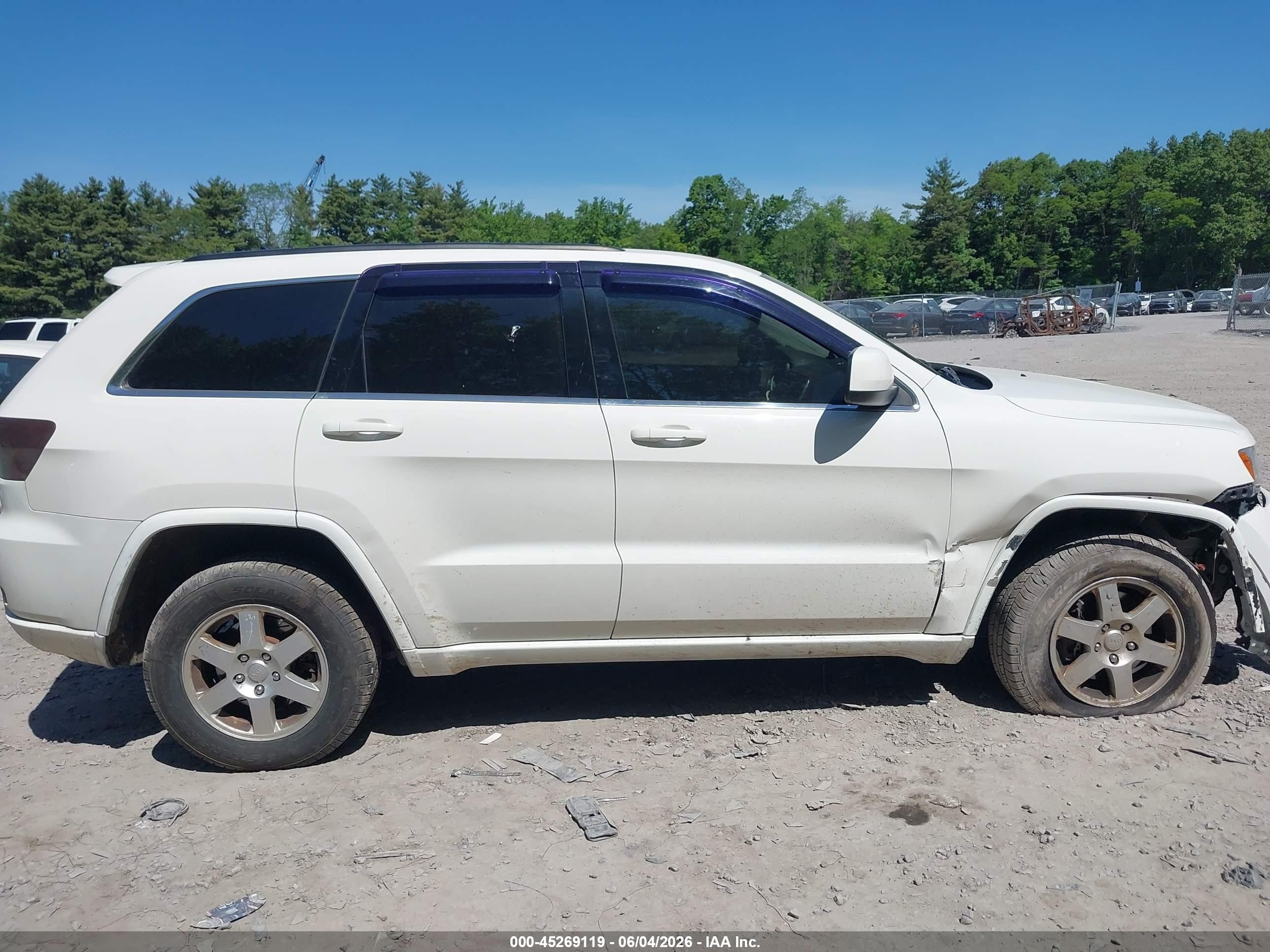 2012 Jeep Grand Cherokee Laredo White vin: 1C4RJFAG2CC352440