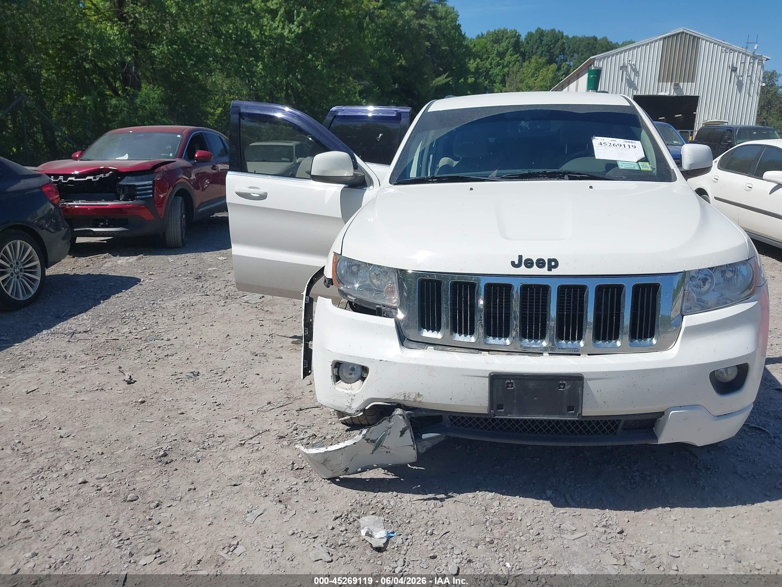 2012 Jeep Grand Cherokee Laredo White vin: 1C4RJFAG2CC352440