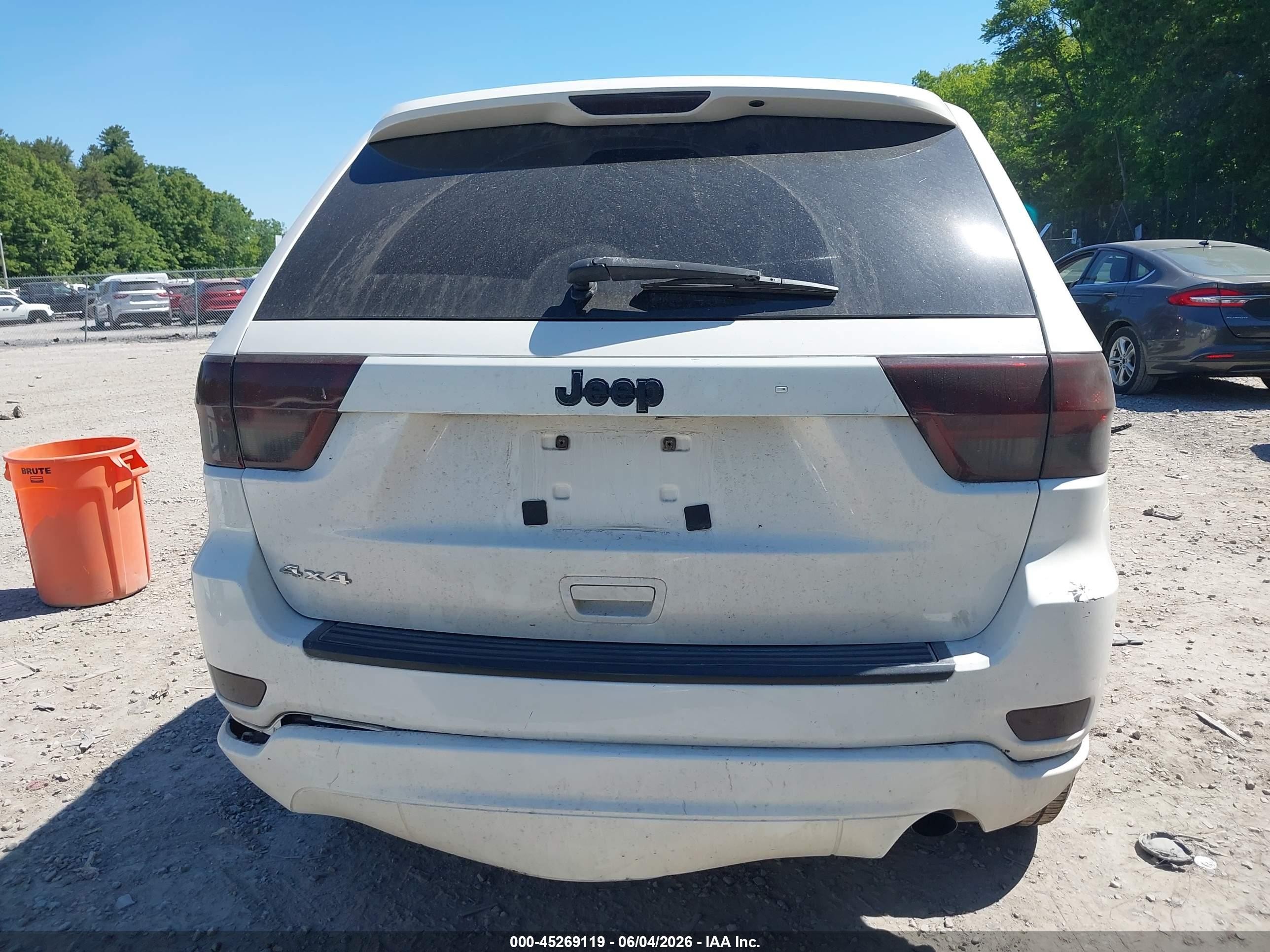 2012 Jeep Grand Cherokee Laredo White vin: 1C4RJFAG2CC352440
