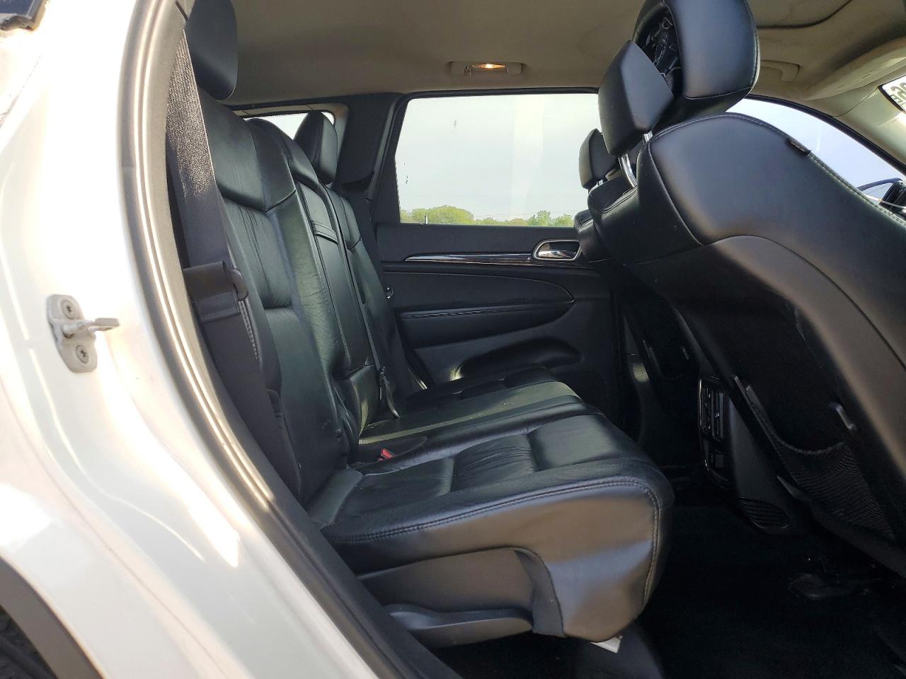 2012 Jeep Grand Cherokee Laredo White vin: 1C4RJFAG2CC353037