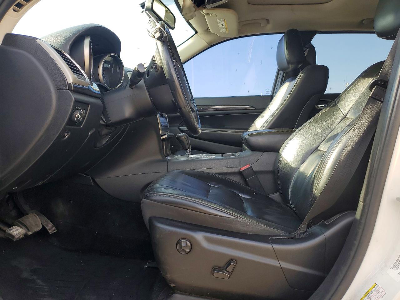 2012 Jeep Grand Cherokee Laredo White vin: 1C4RJFAG2CC353037